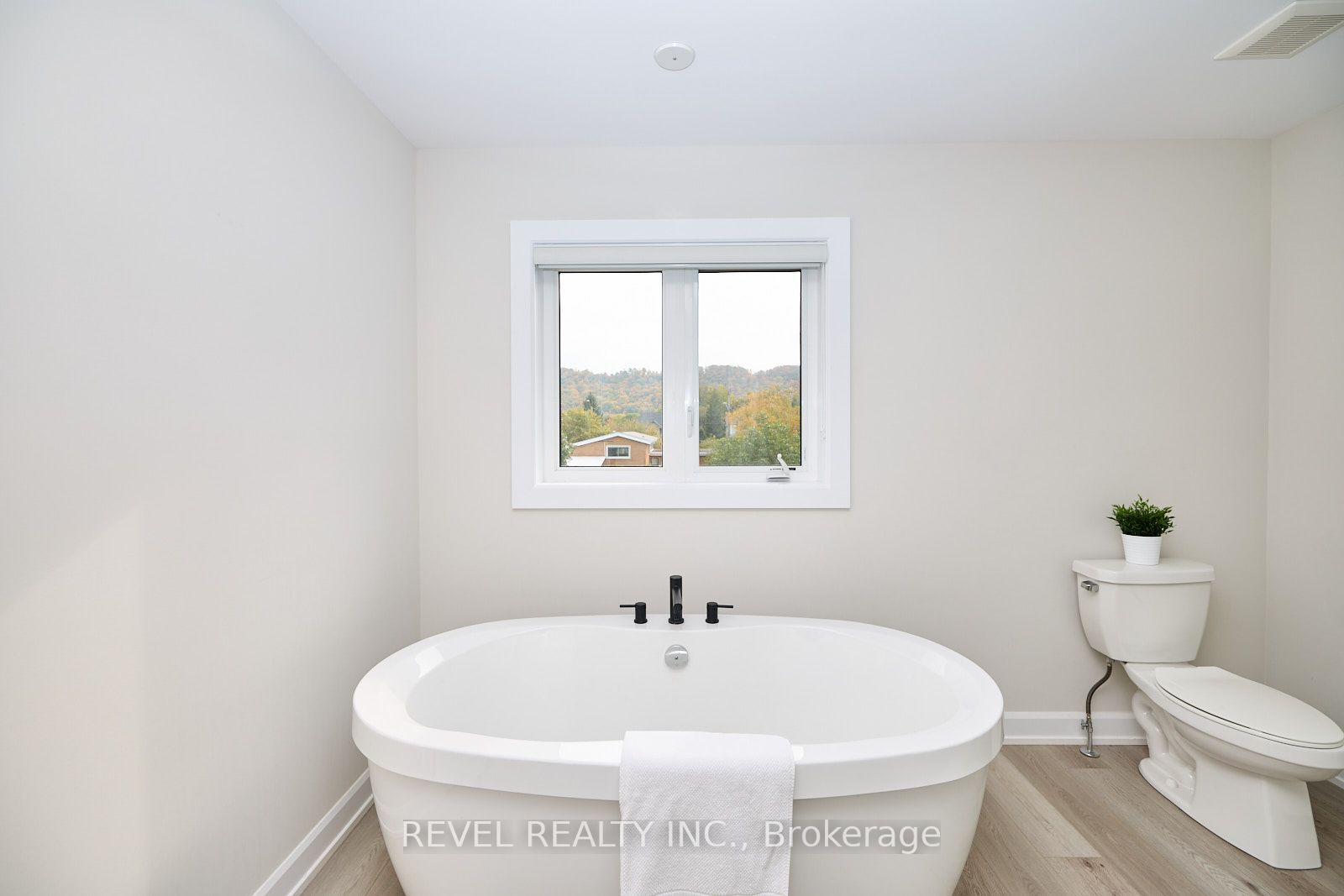 159 Starfire Cres