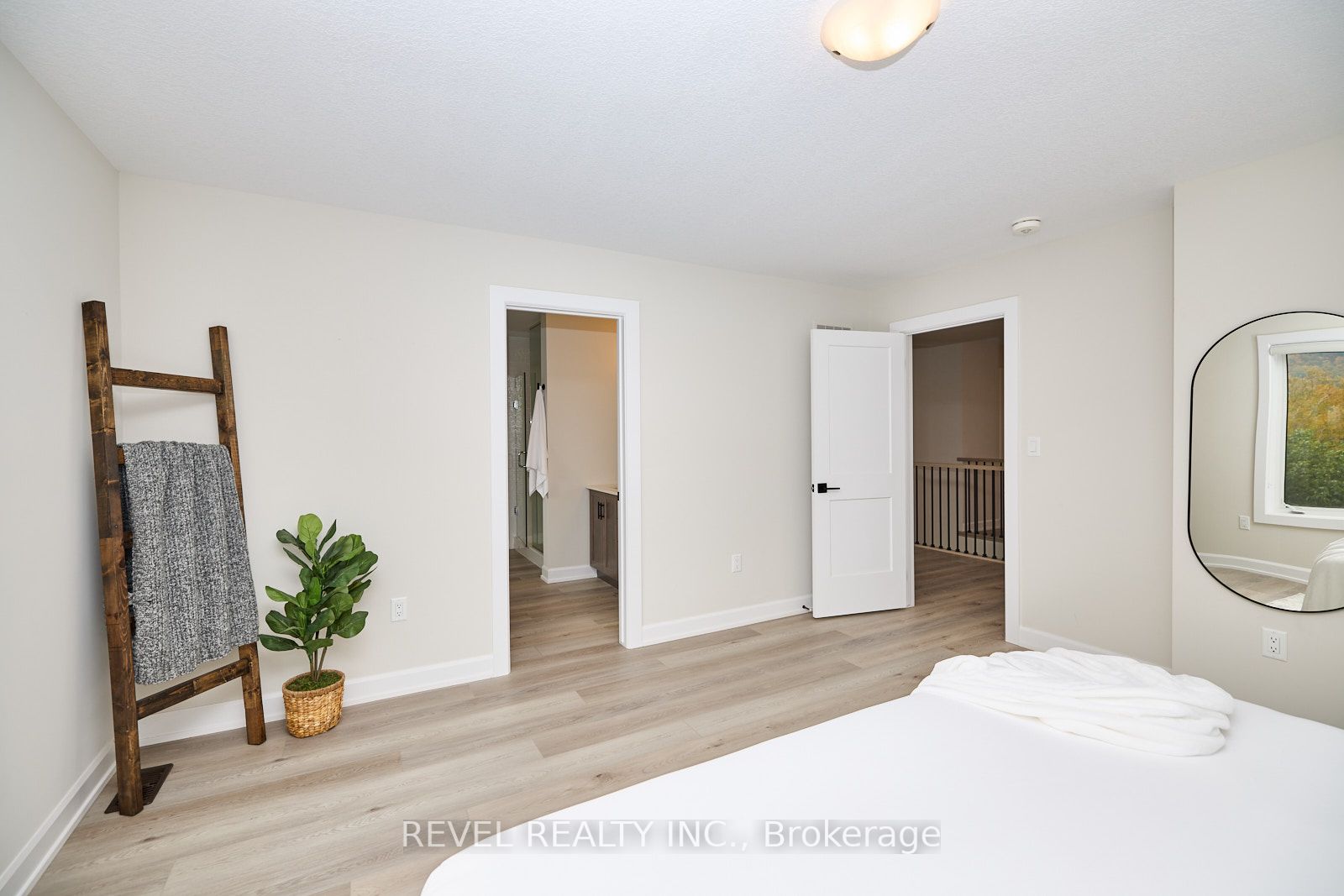 159 Starfire Cres