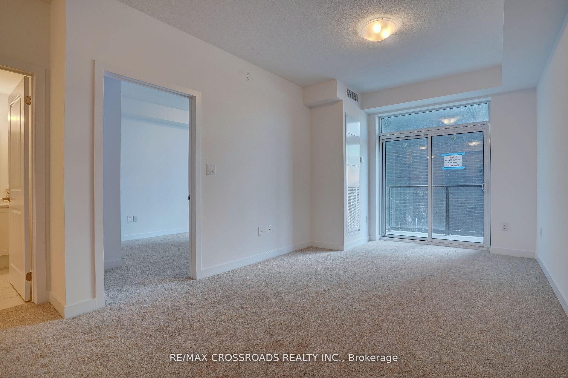 460 Dundas St E, #219