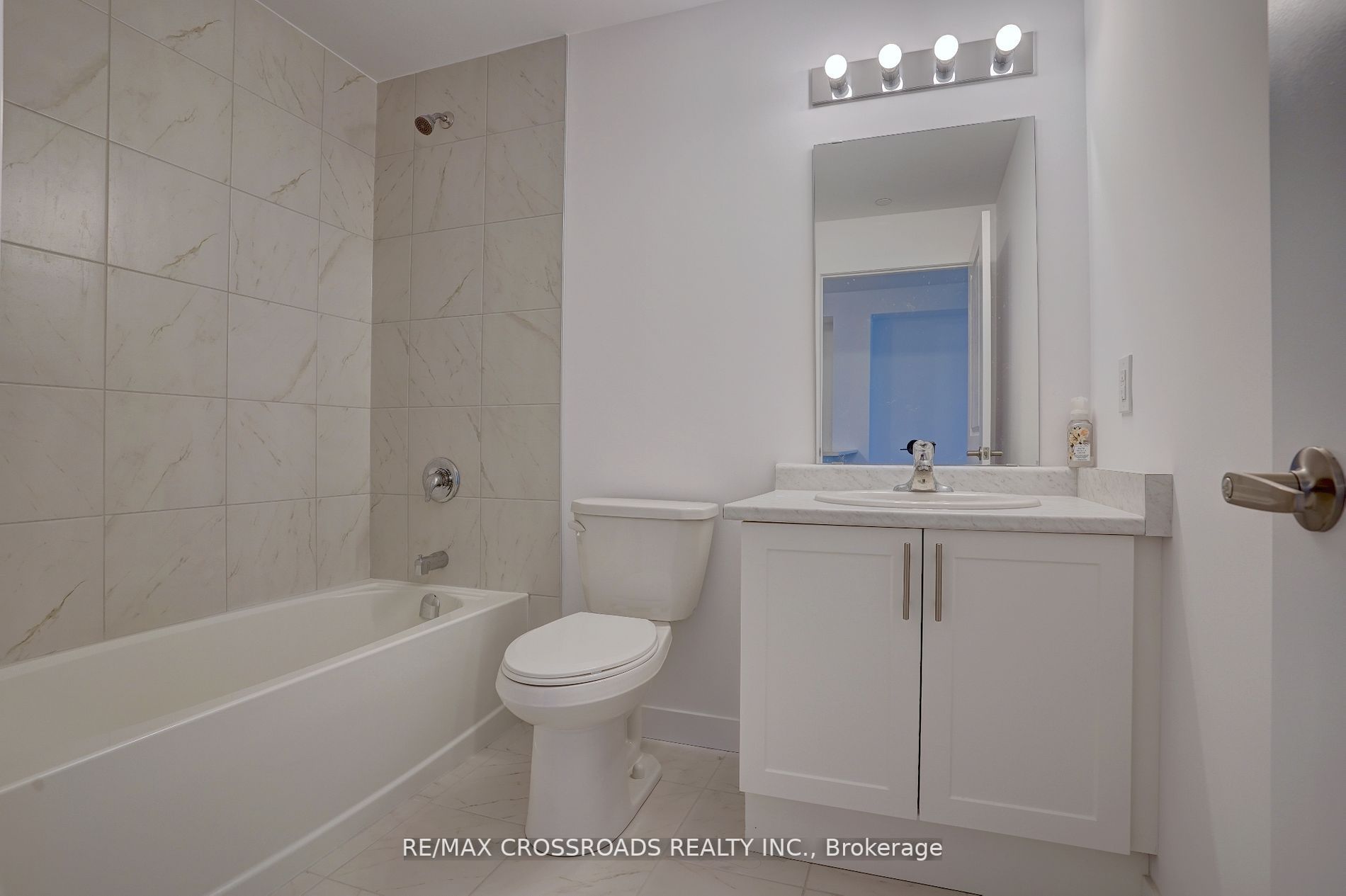 460 Dundas St E, #219