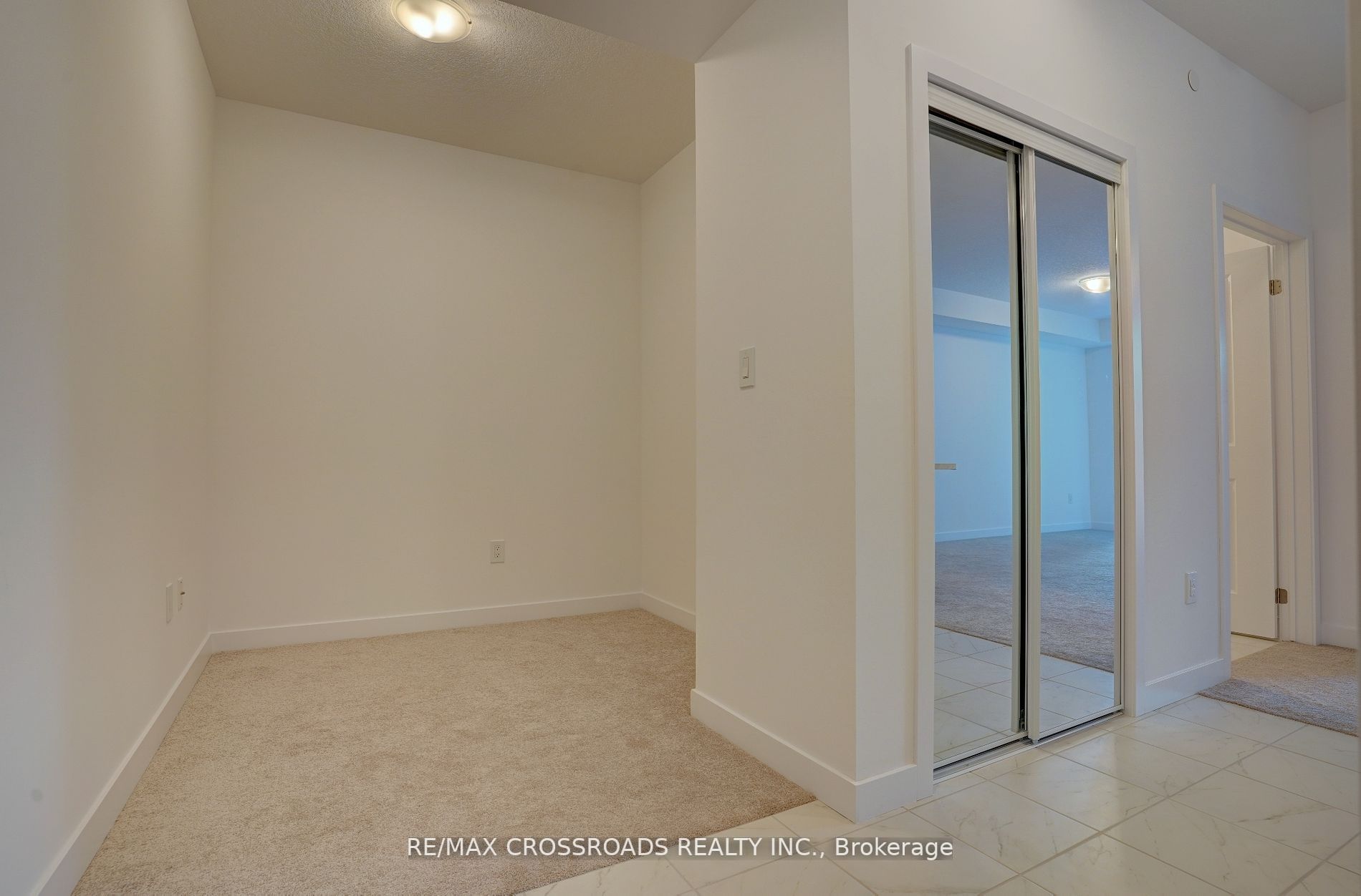 460 Dundas St E, #219