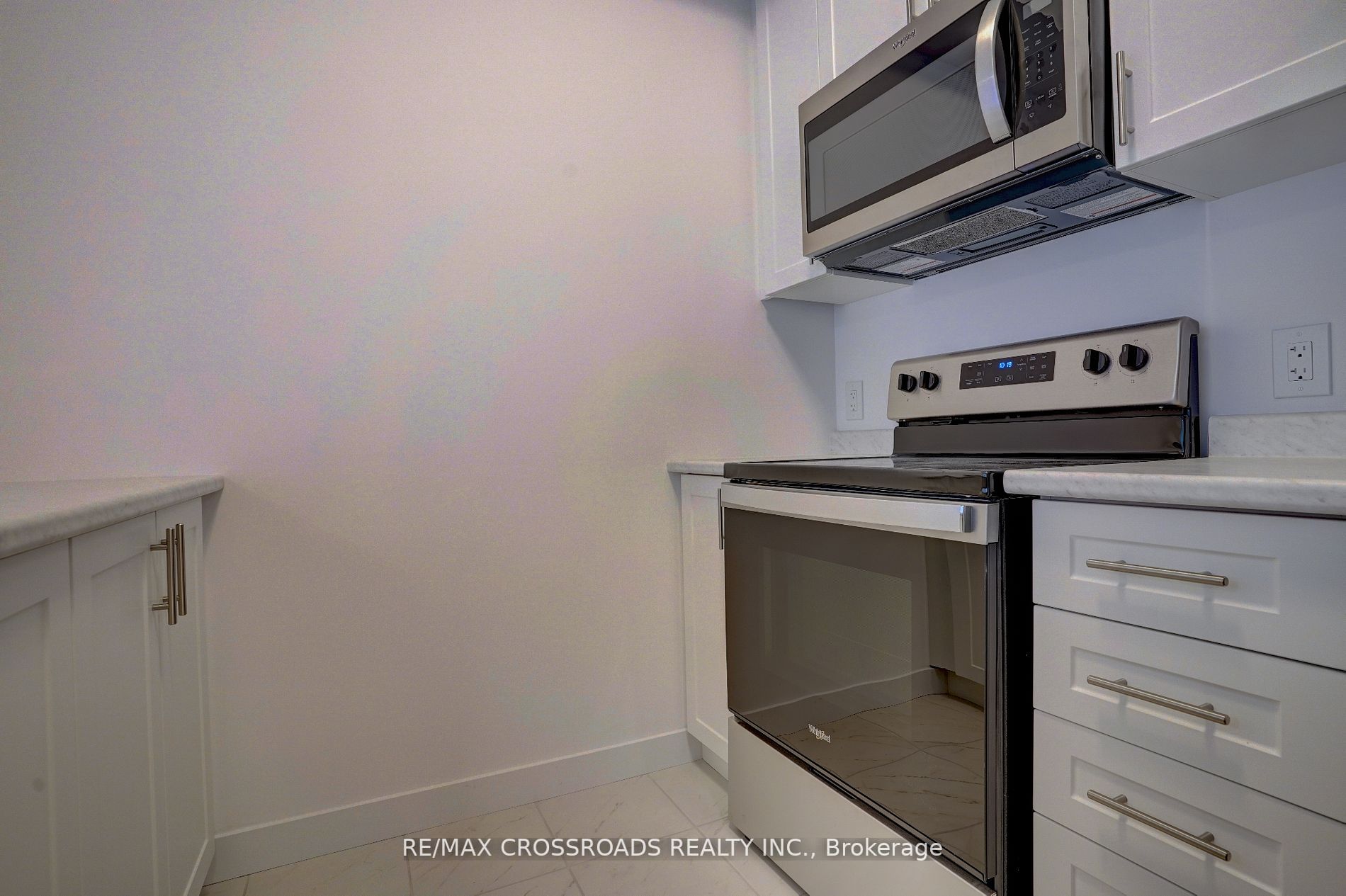 460 Dundas St E, #219