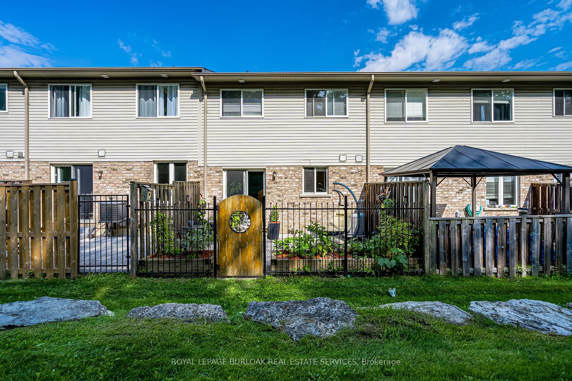 7 Southside Pl S, #14