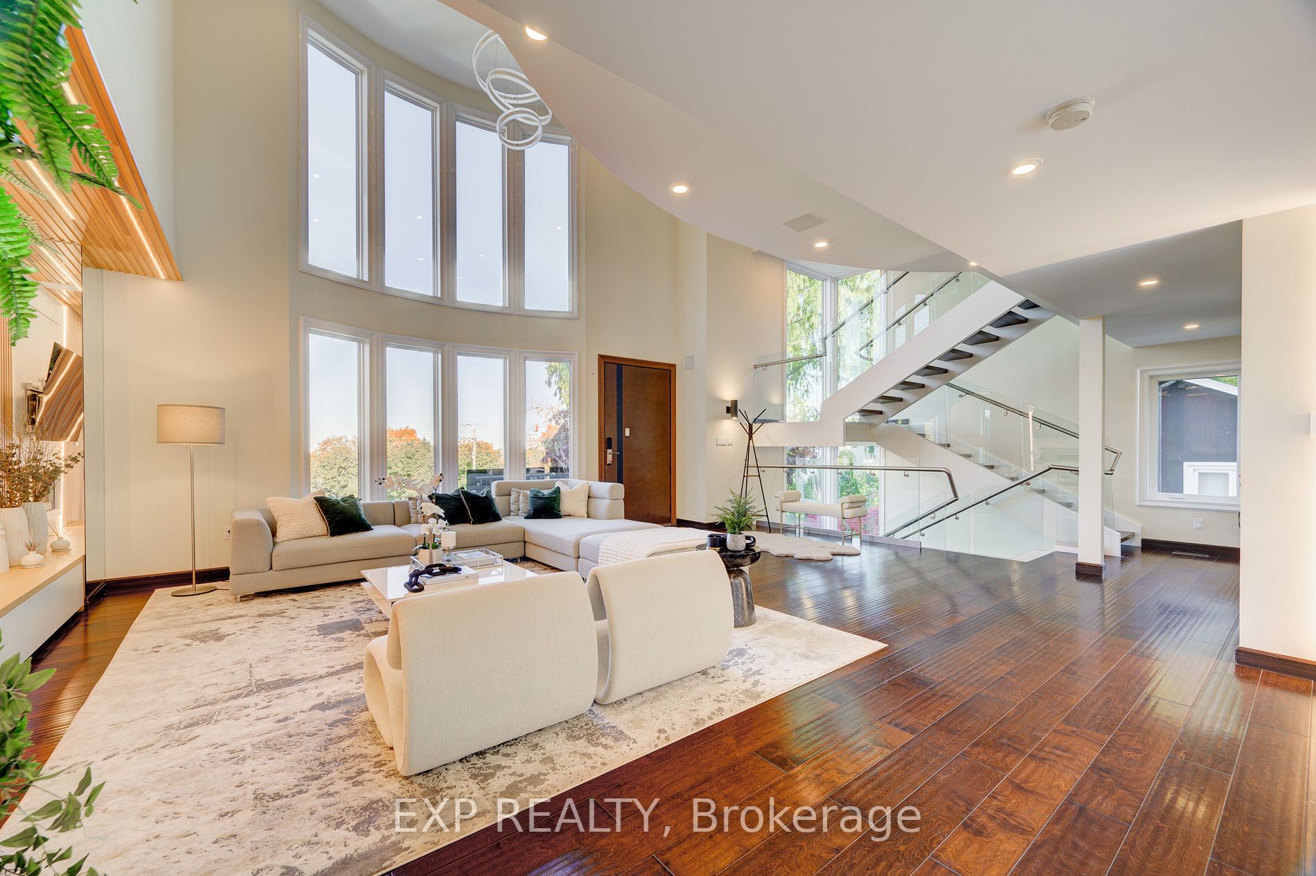 237B Main St W