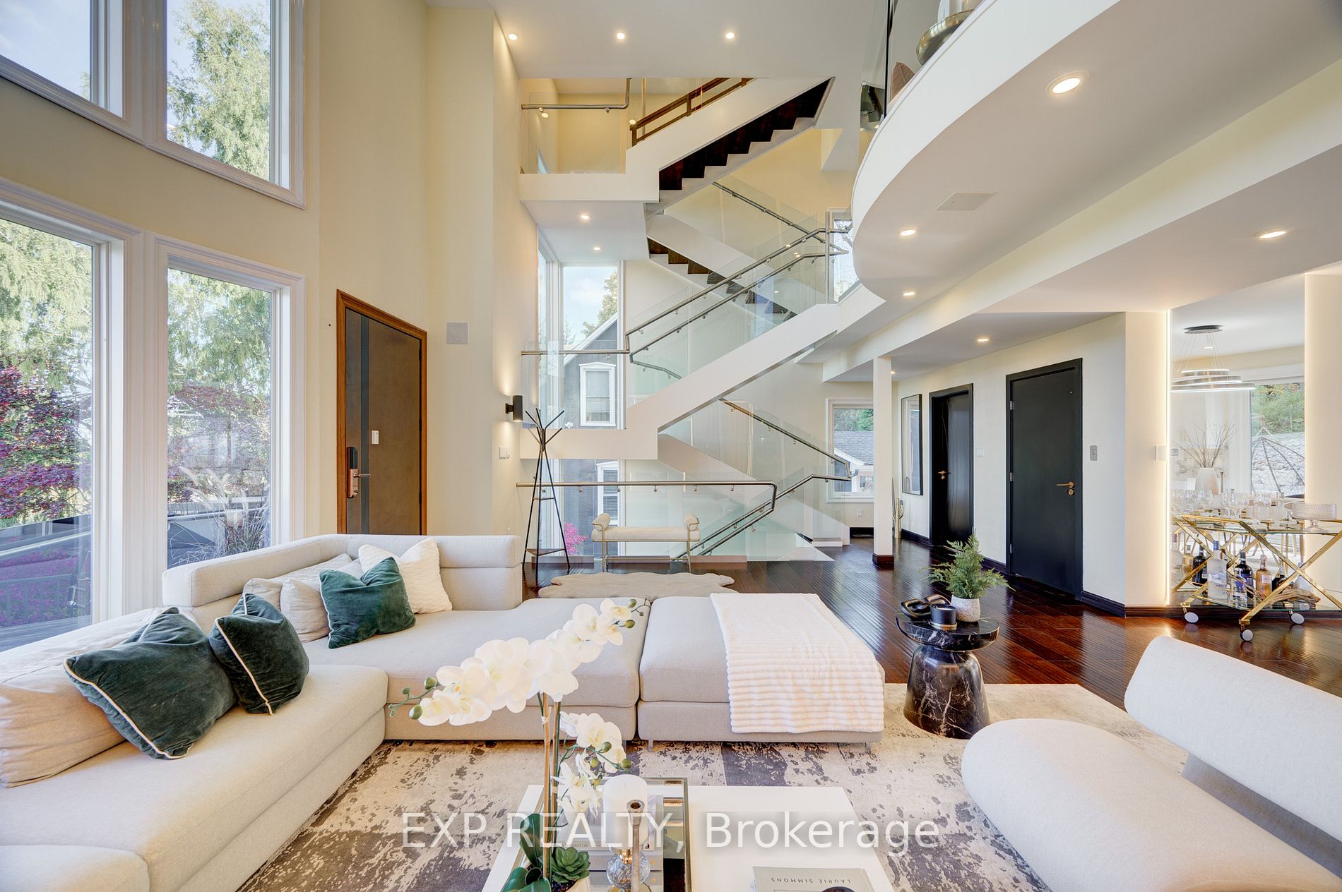 237B Main St W