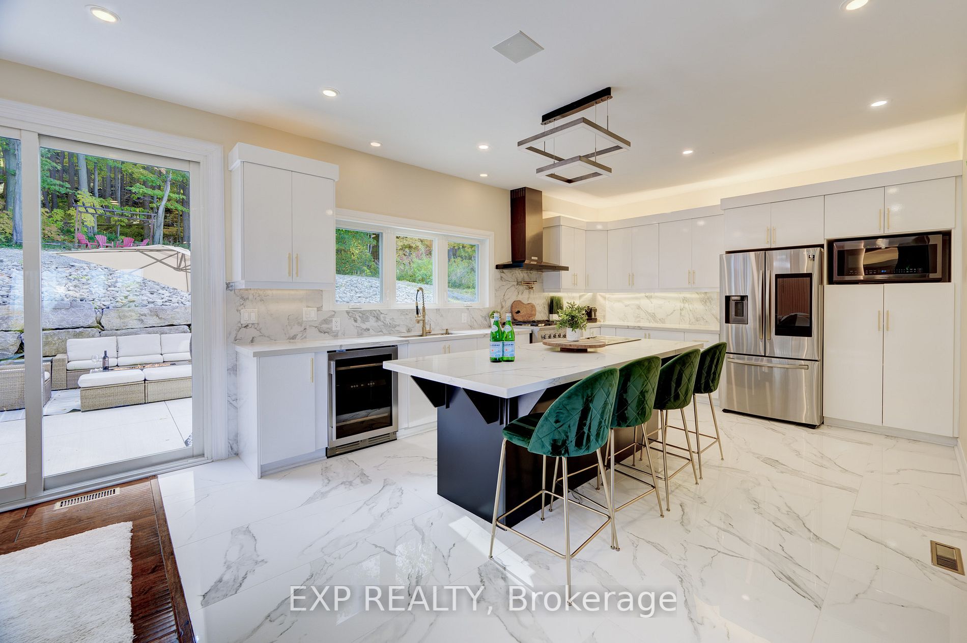 237B Main St W