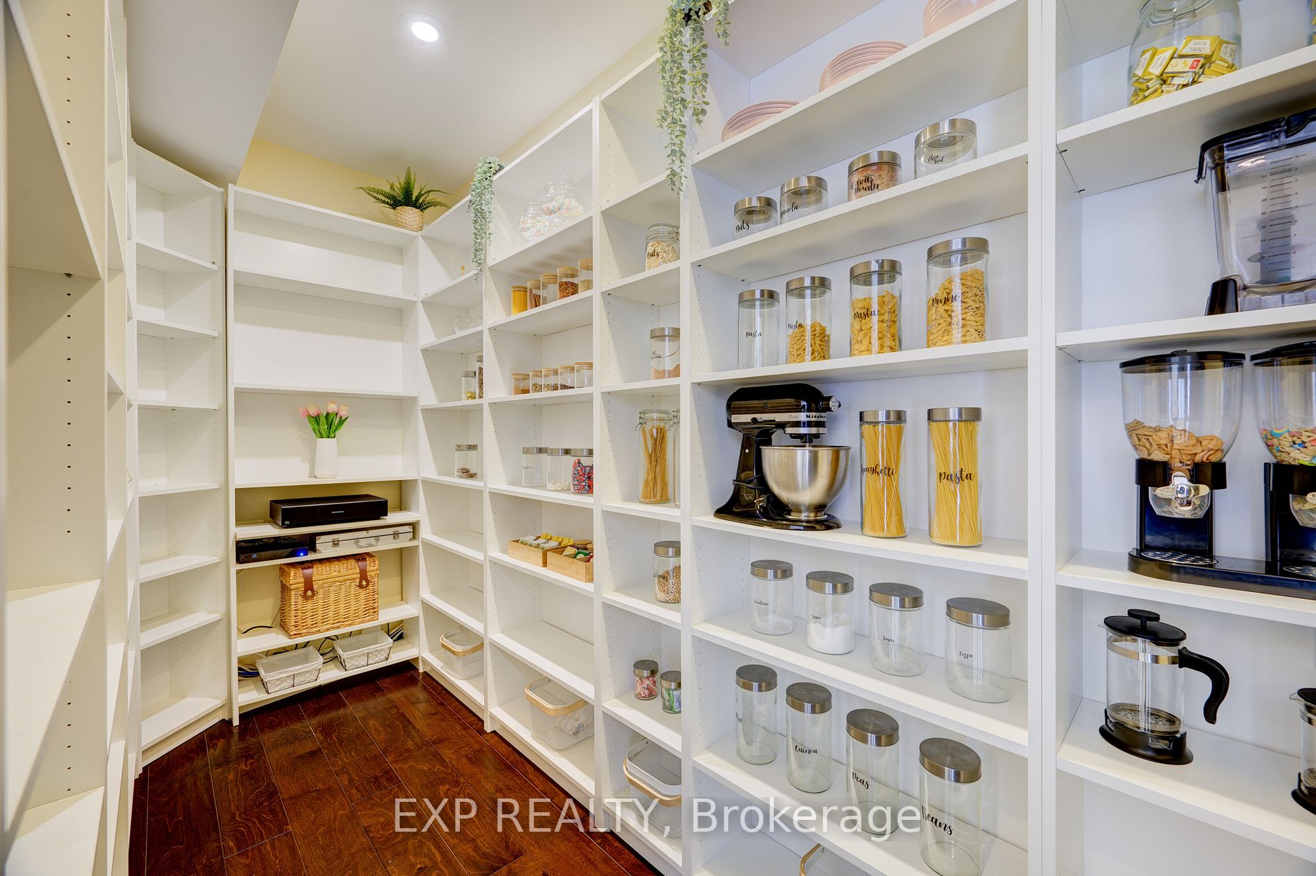 237B Main St W