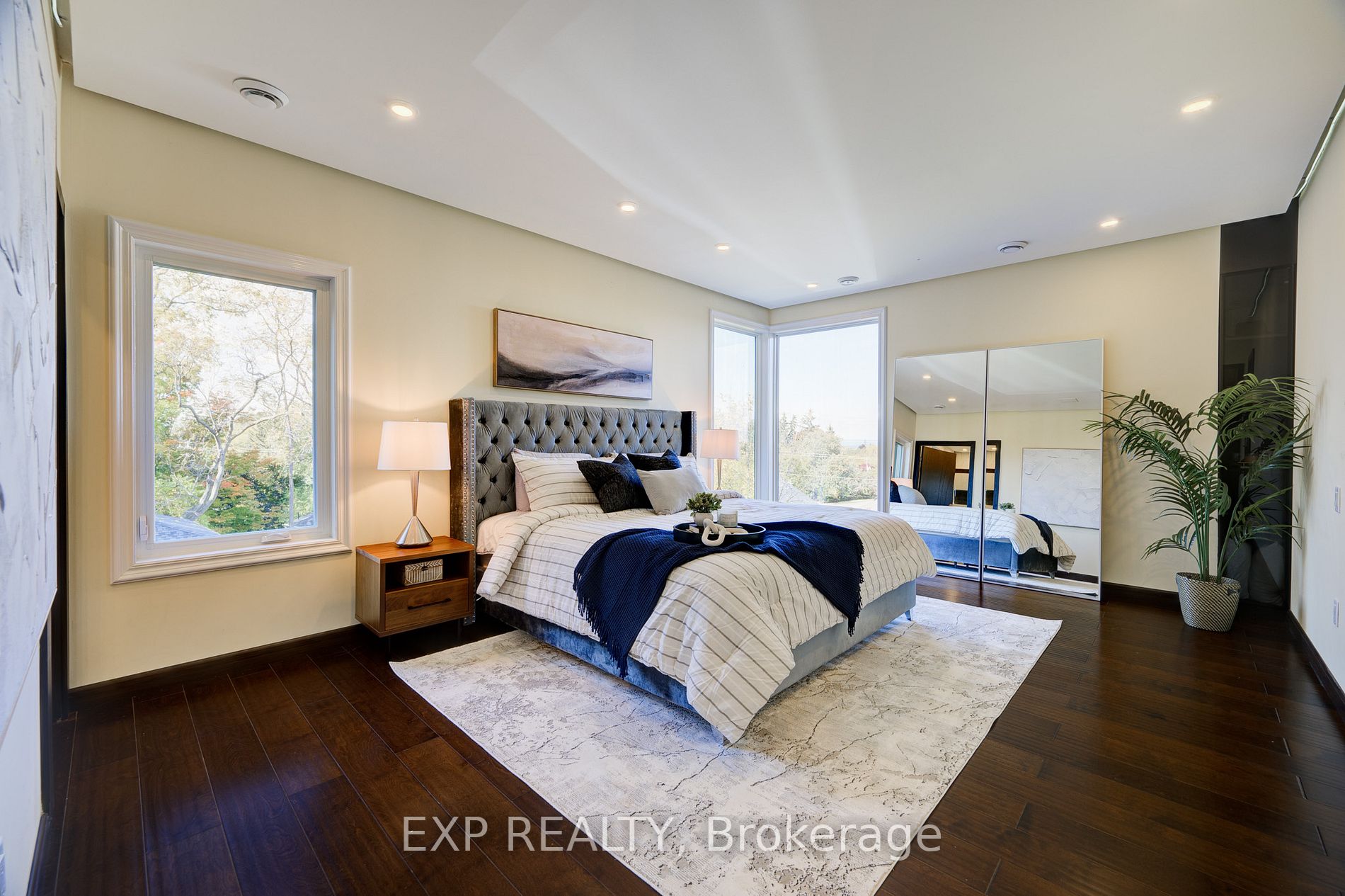 237B Main St W