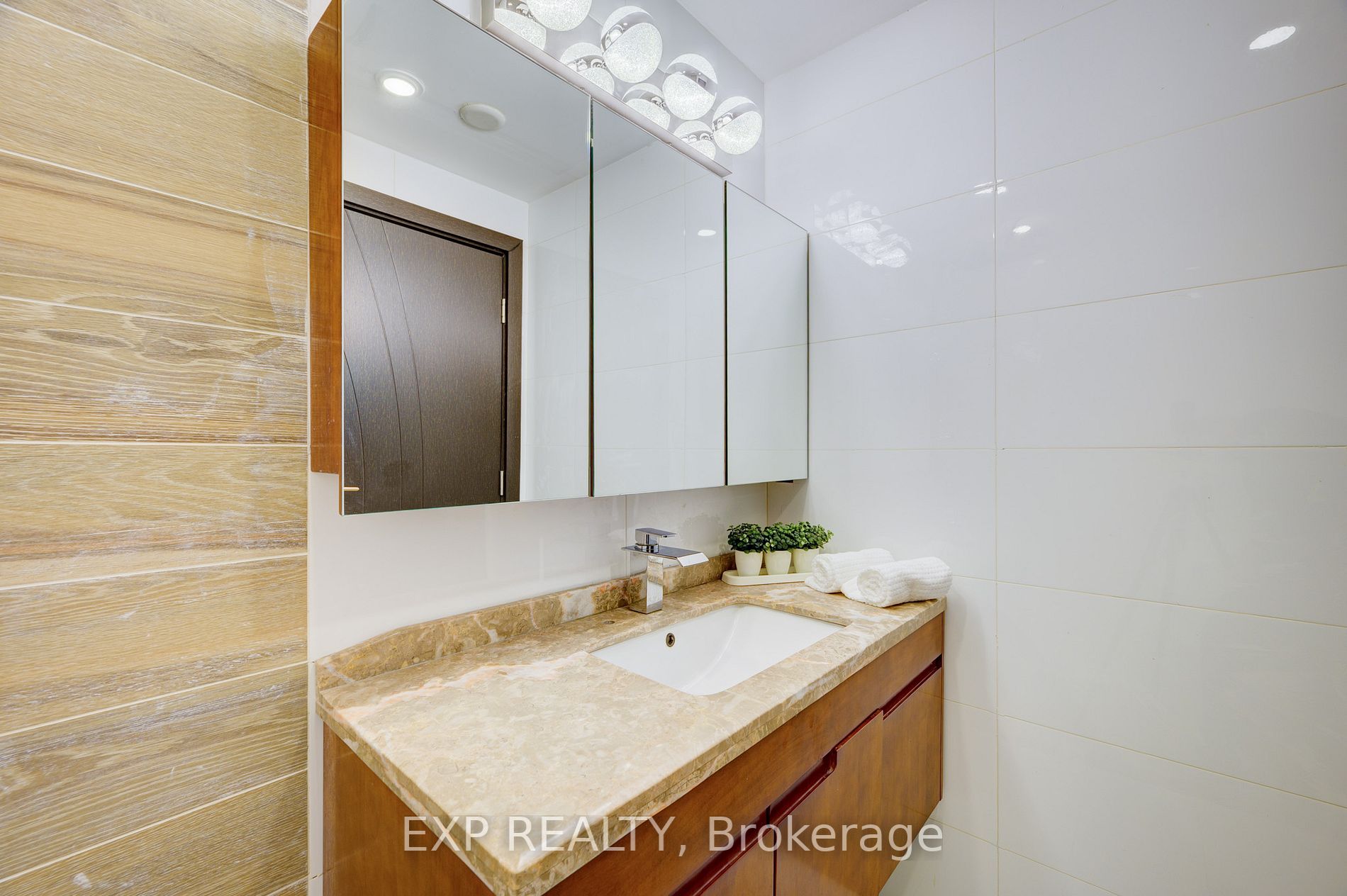 237B Main St W