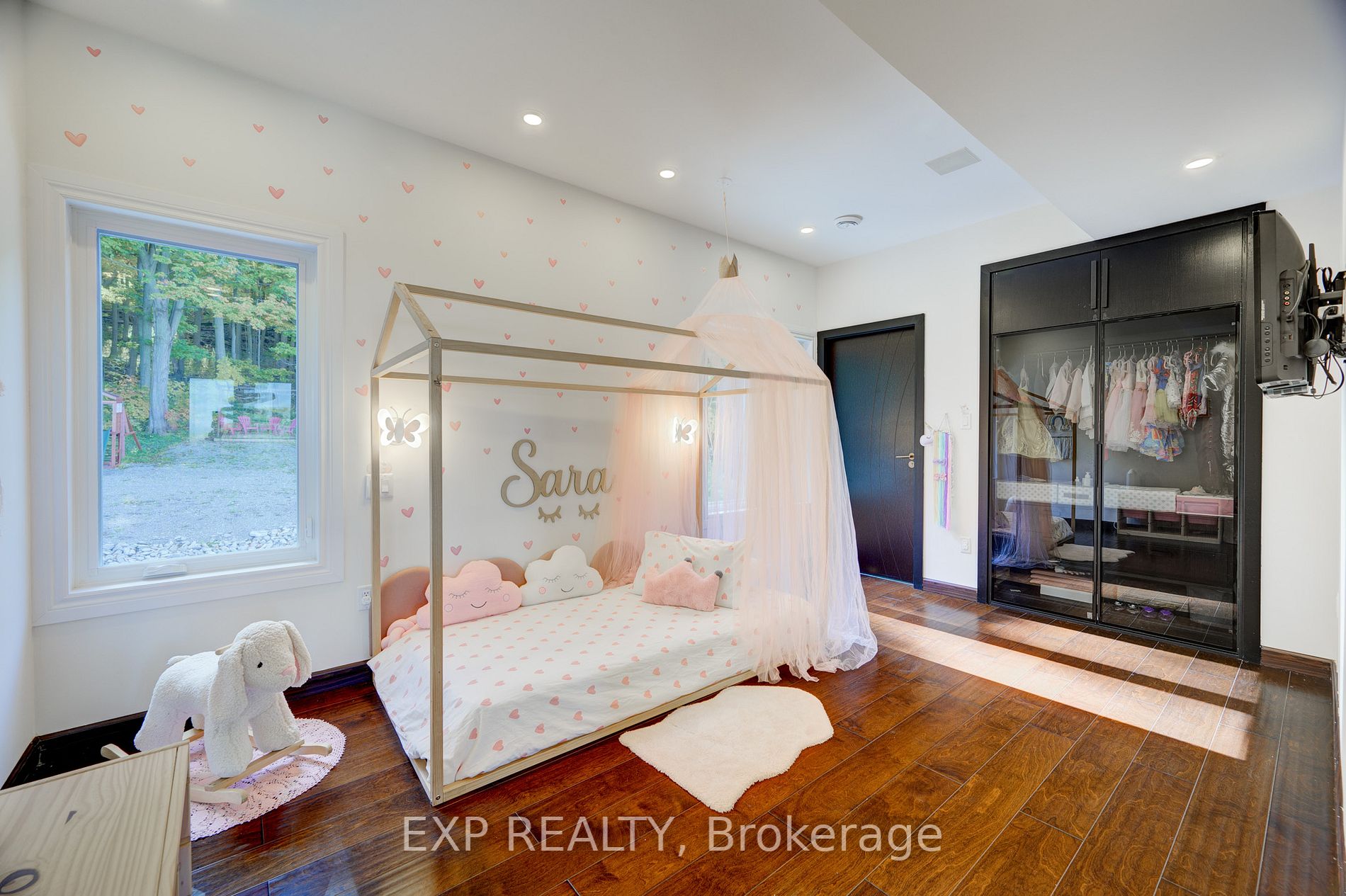 237B Main St W