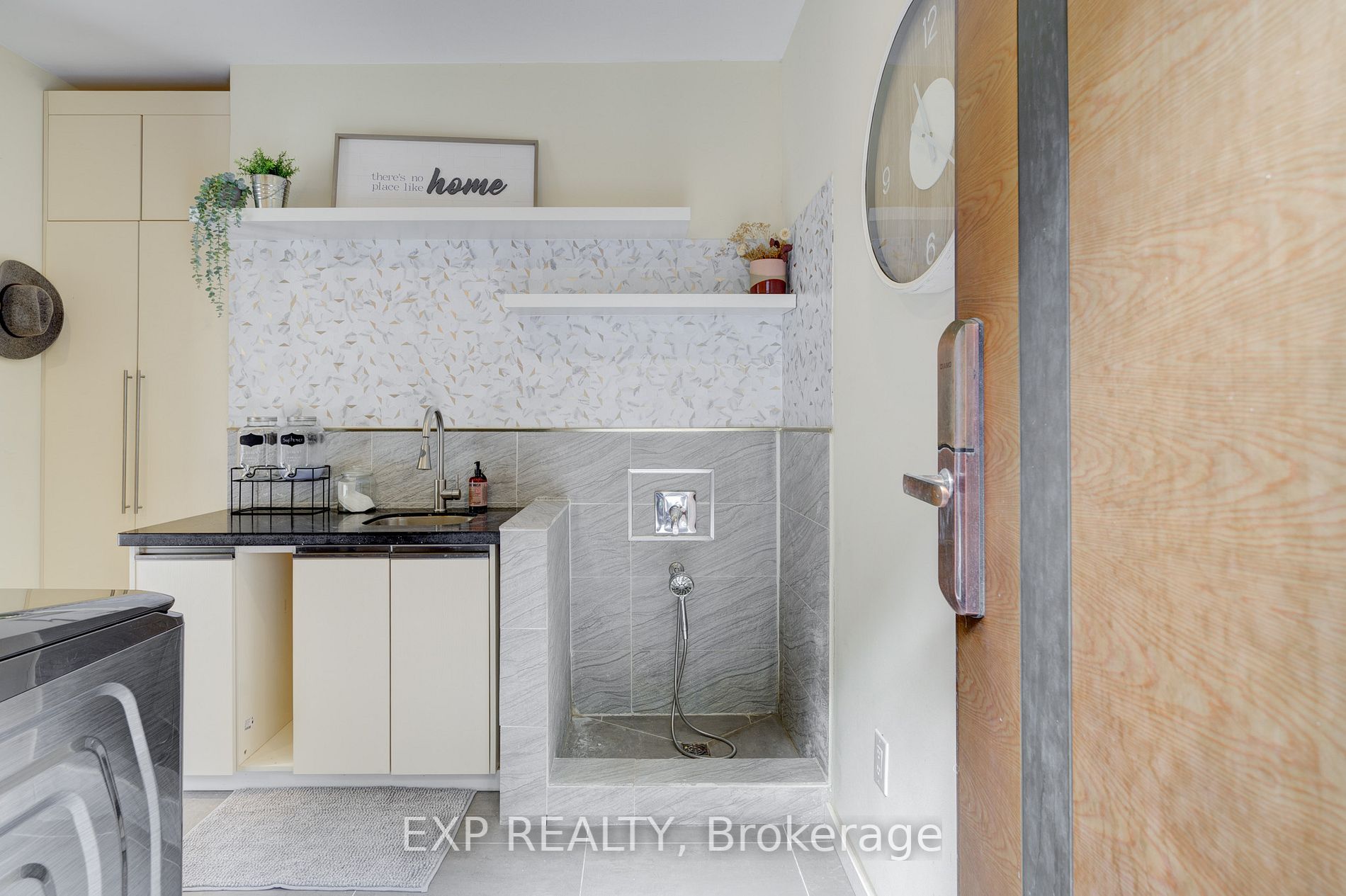 237B Main St W