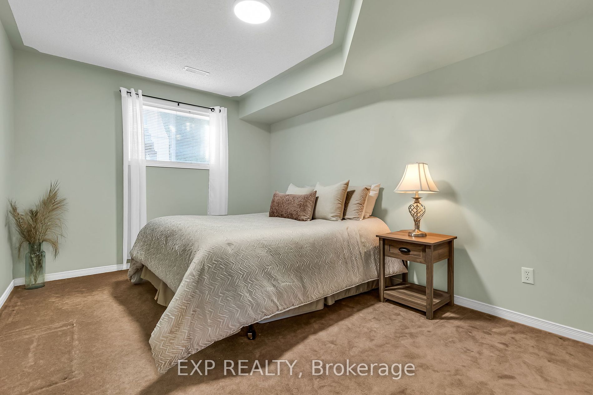 205 Carroll Cres