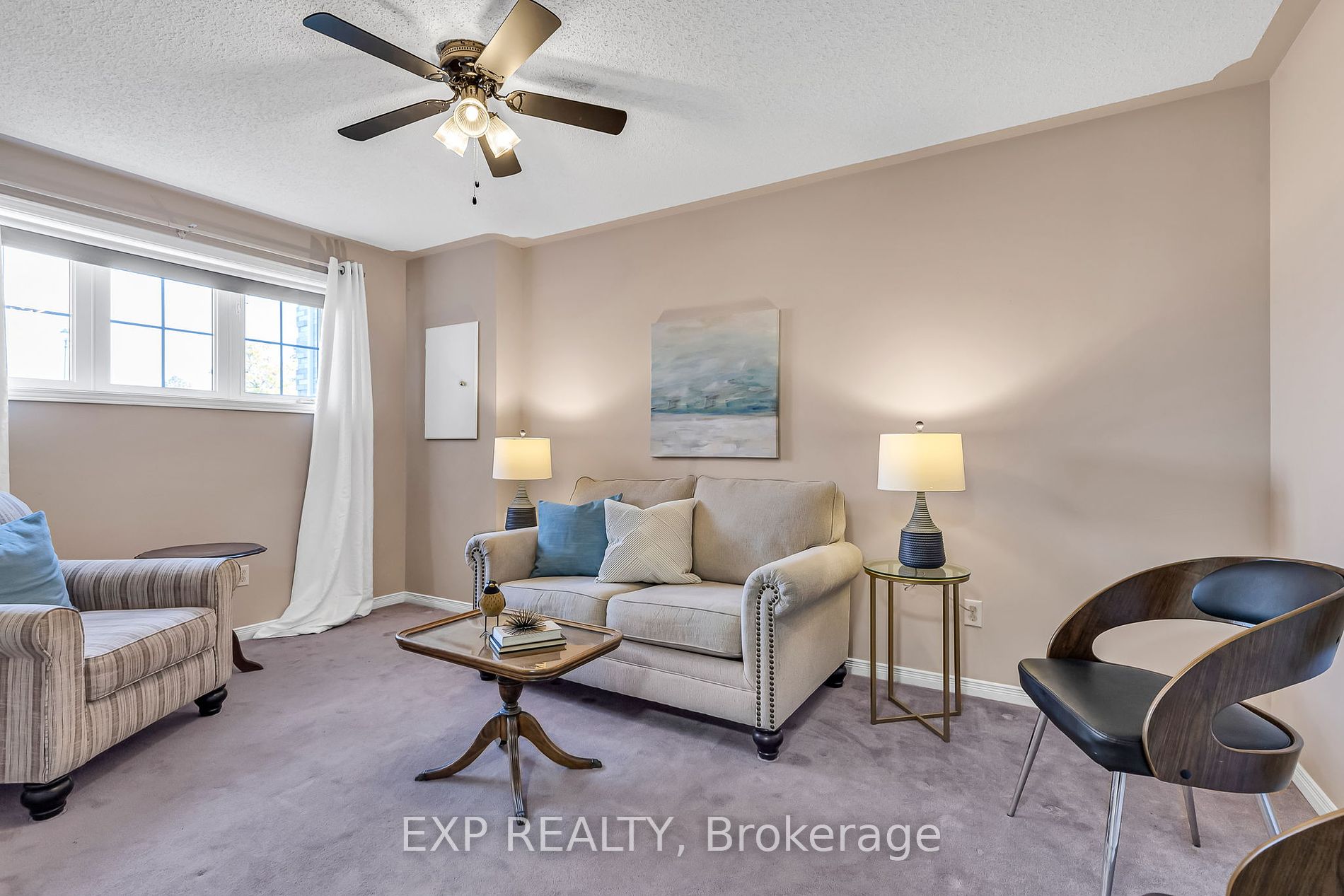 205 Carroll Cres