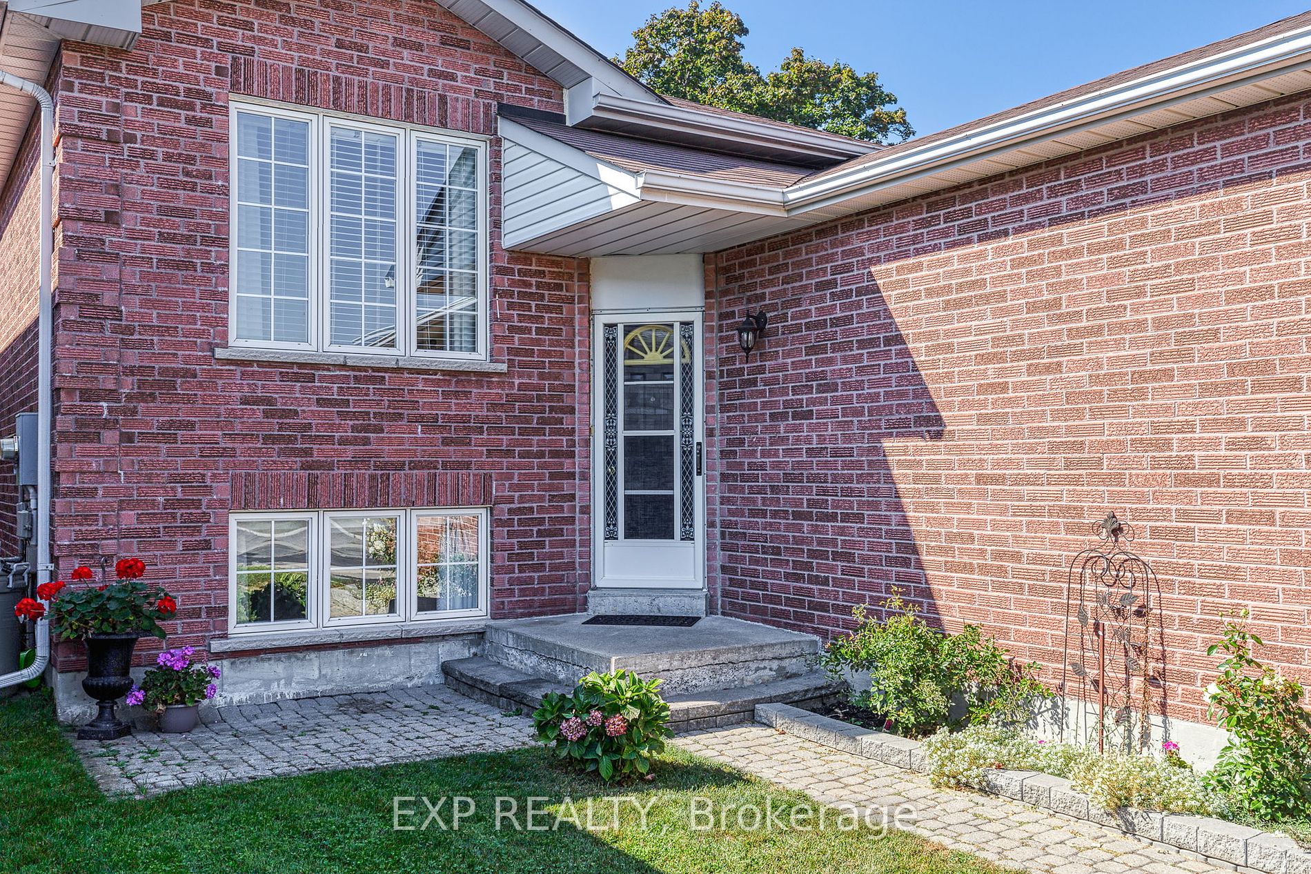 205 Carroll Cres