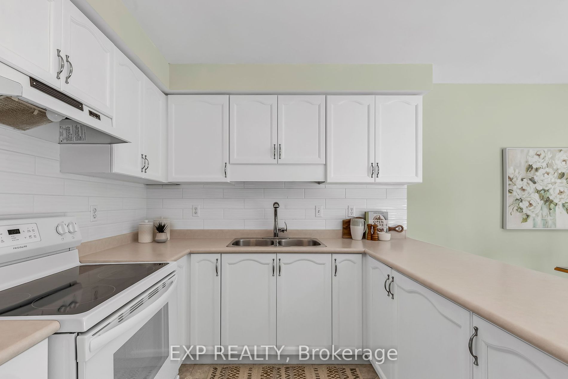 205 Carroll Cres