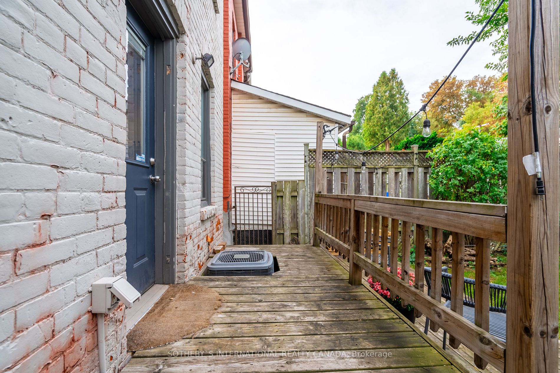 195 Caroline St N