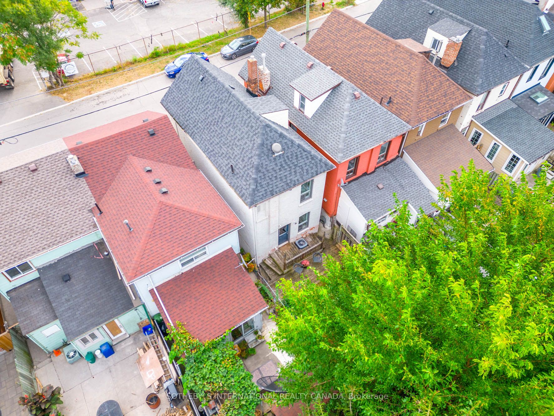 195 Caroline St N