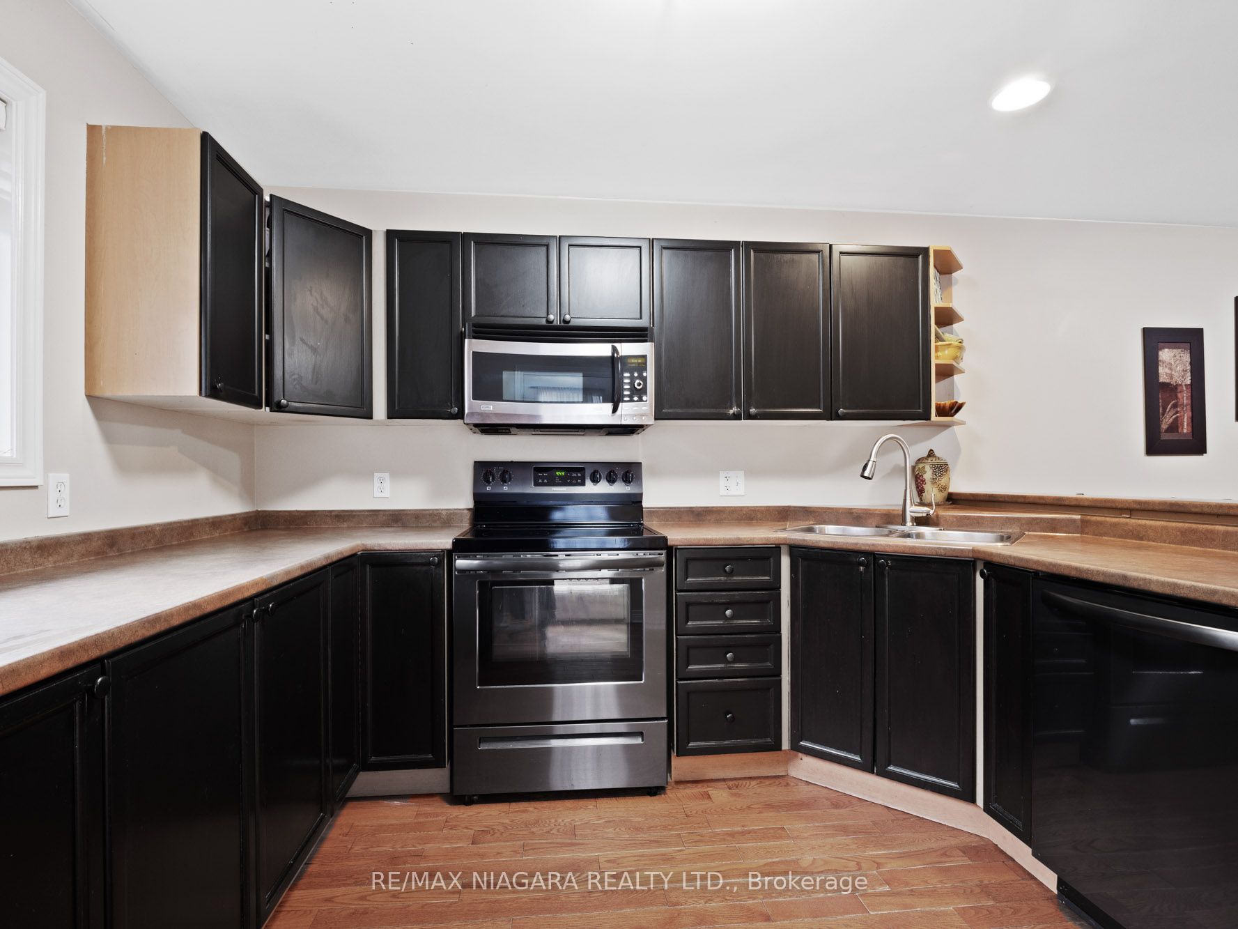 92 Thorold Ave