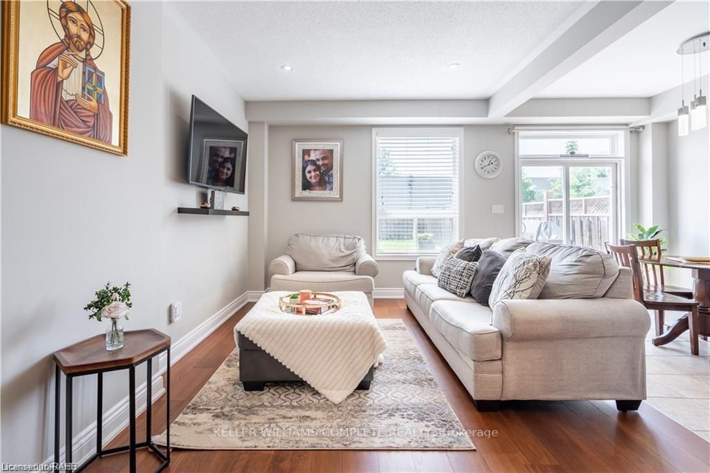 15 Marina Point Cres