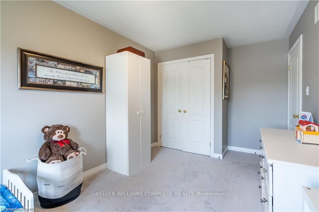 15 Marina Point Cres
