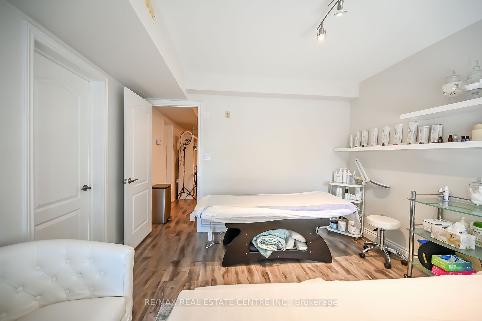 302 Grays Rd