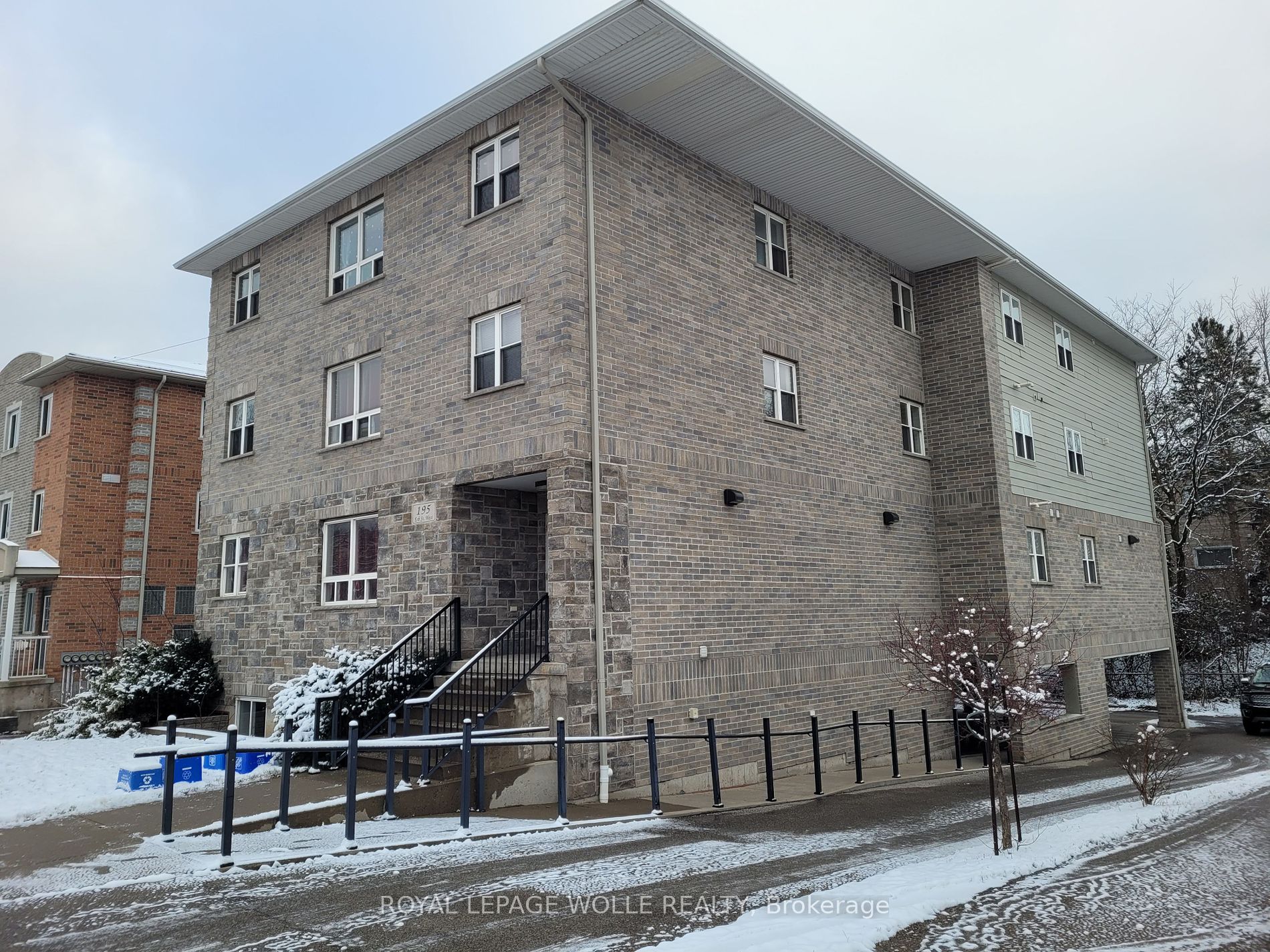 195 Erb St W