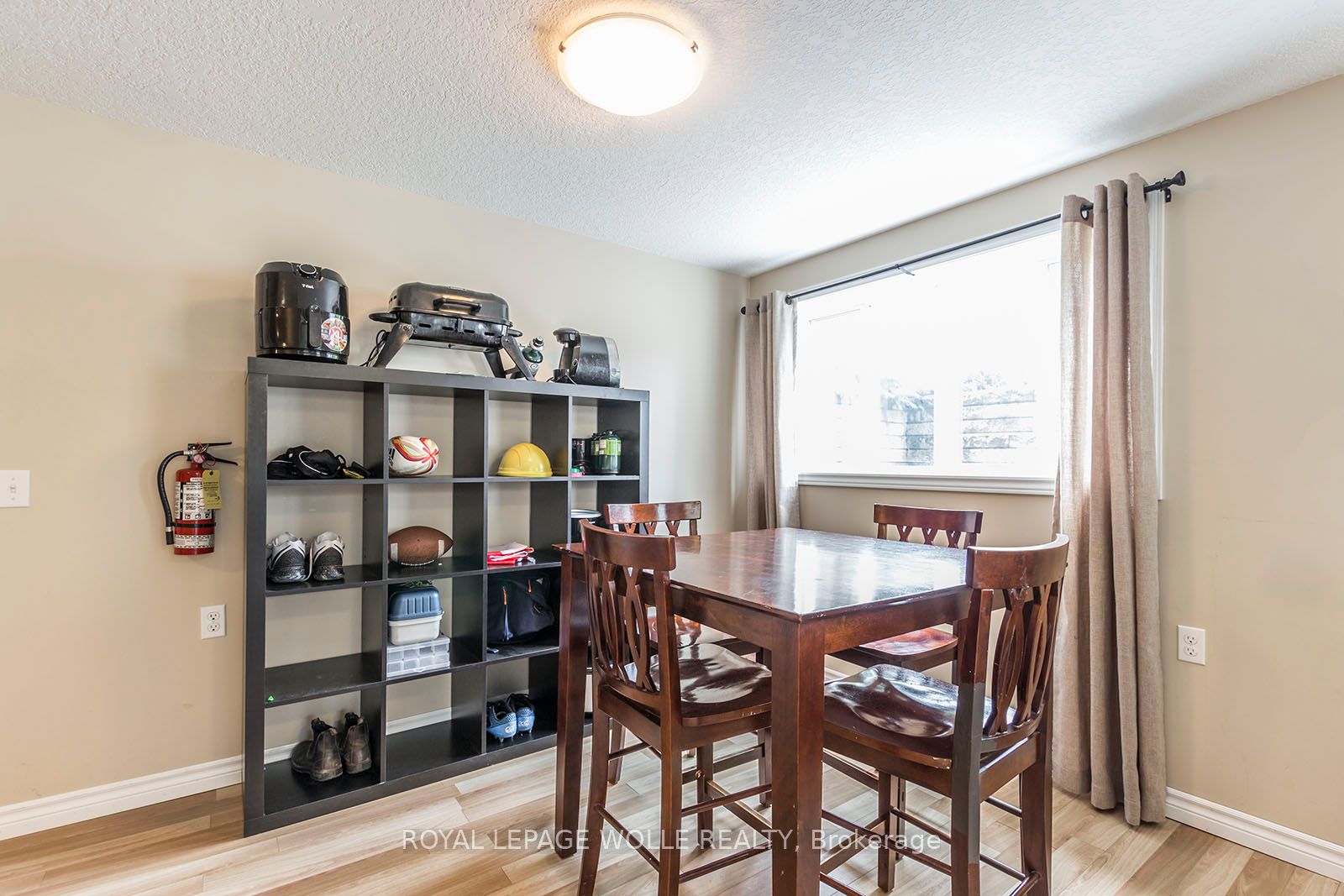 195 Erb St W