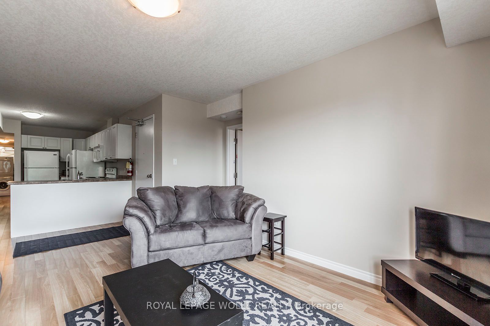 195 Erb St W