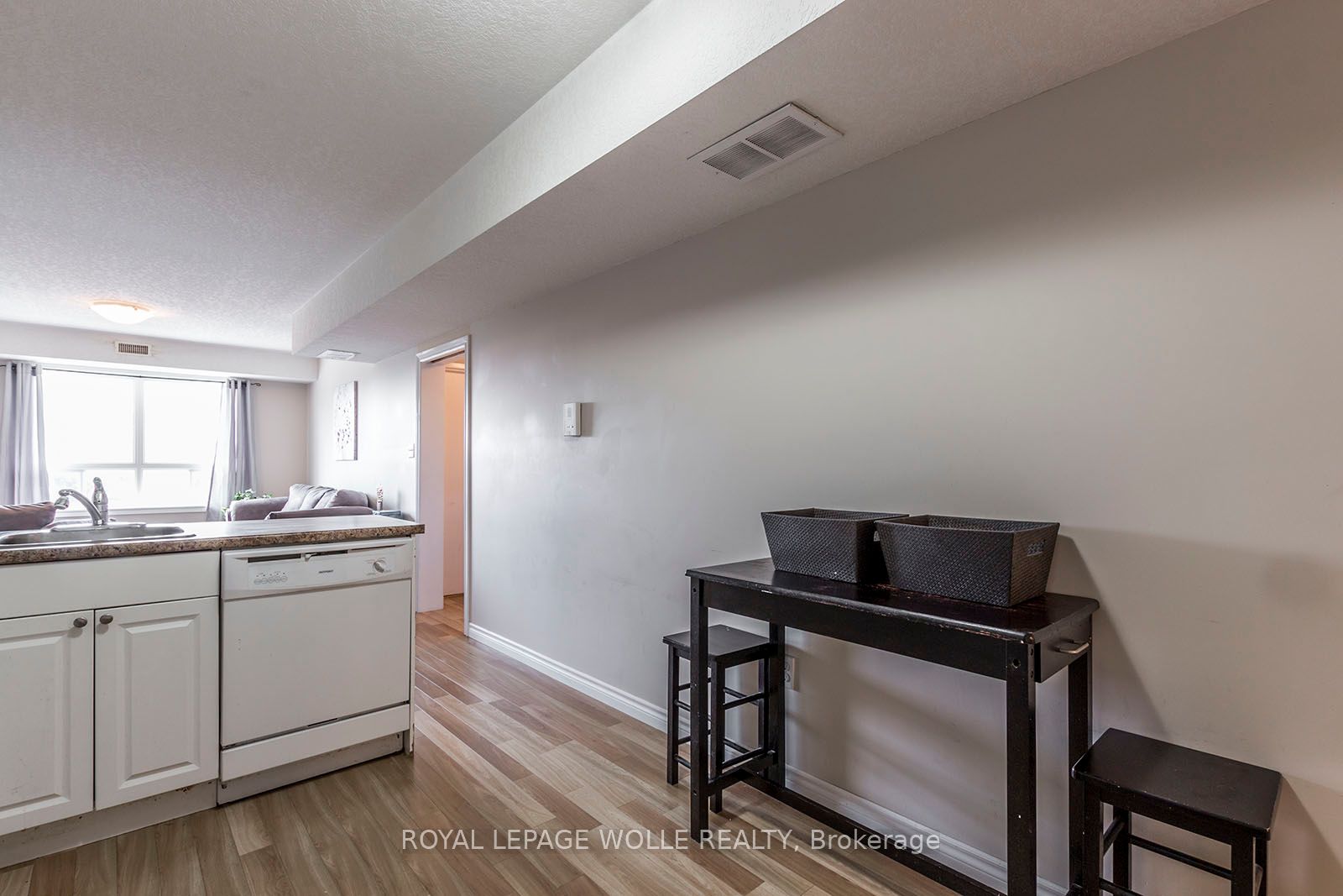 195 Erb St W