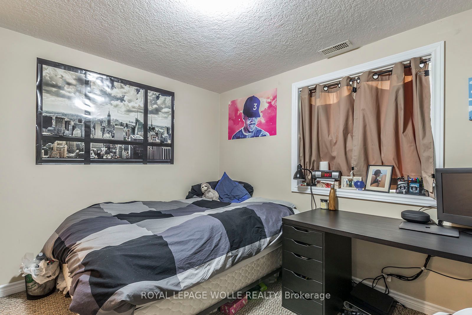 195 Erb St W