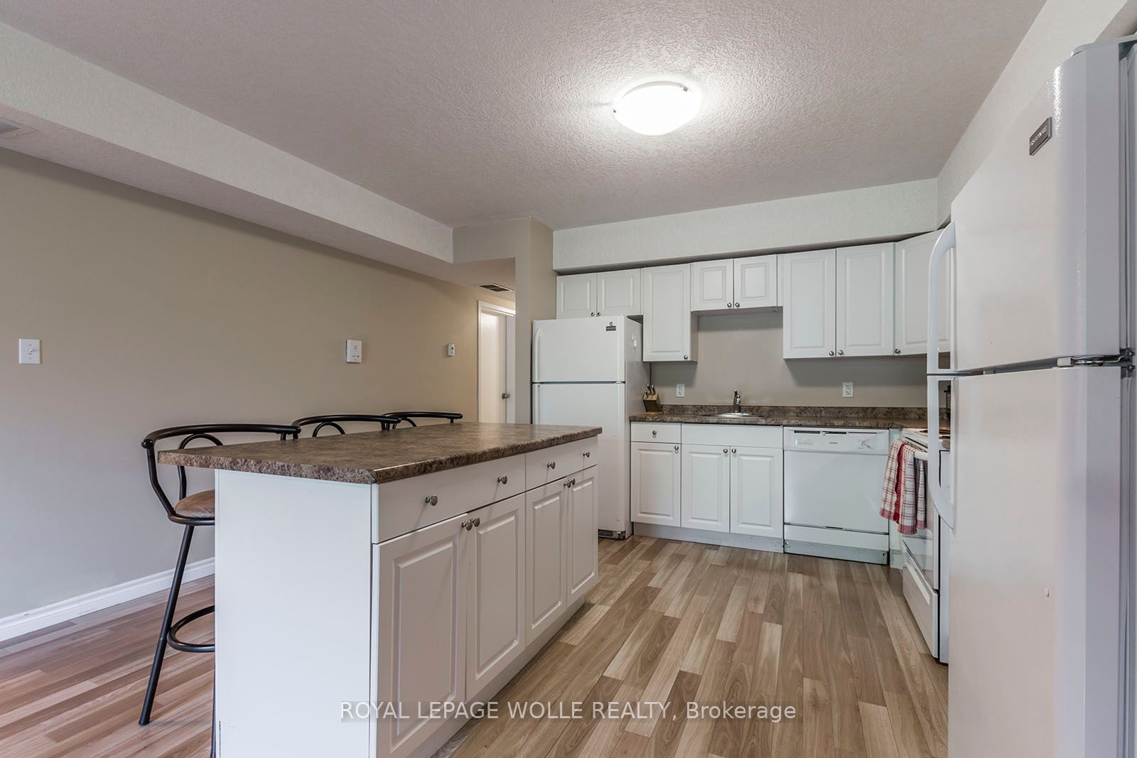 195 Erb St W