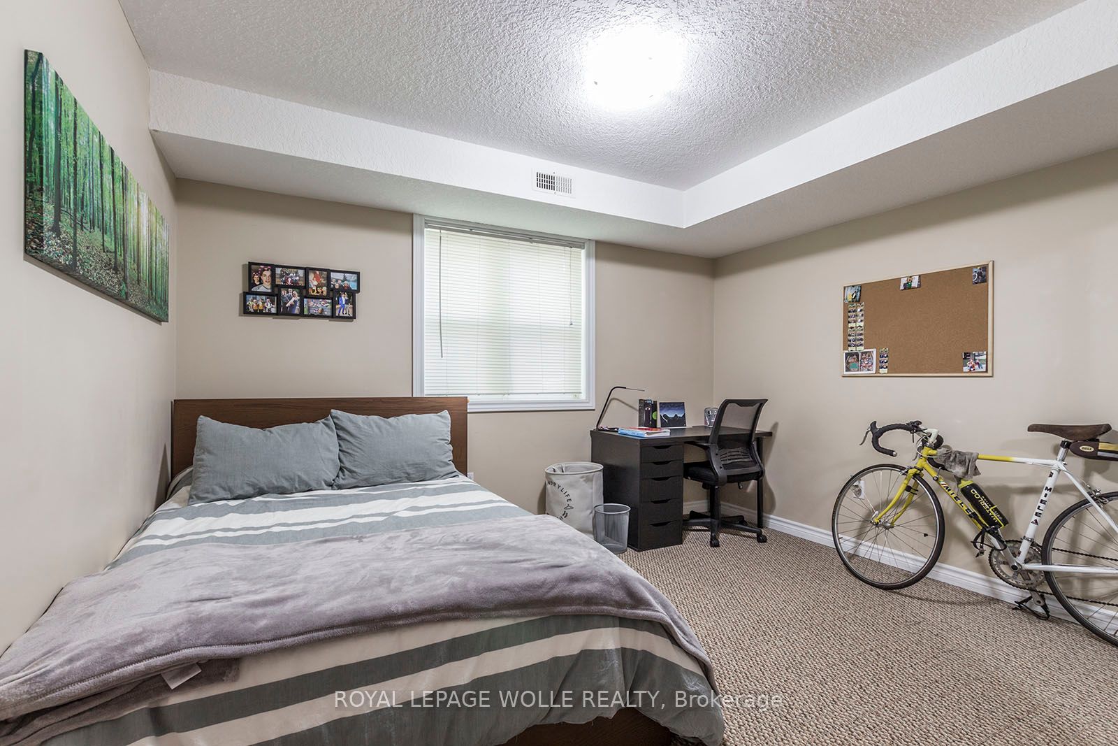 195 Erb St W