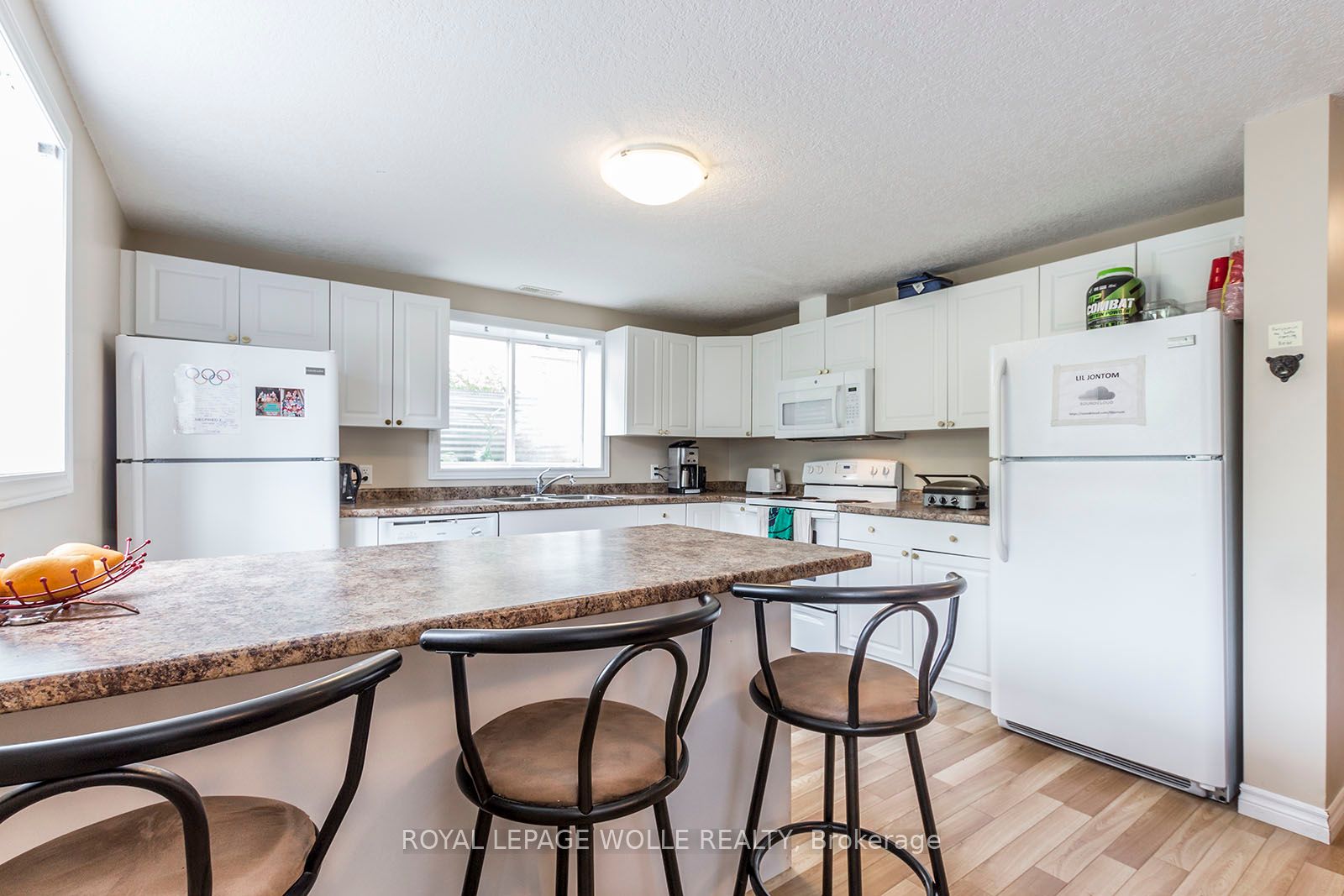 195 Erb St W
