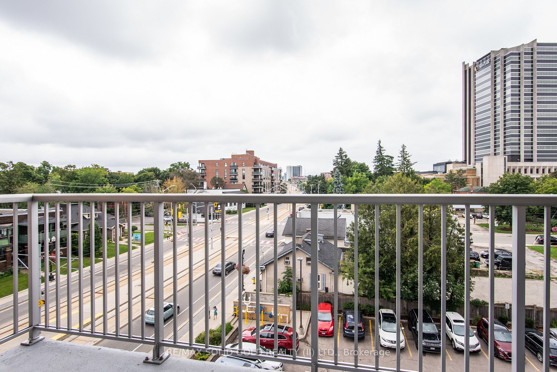 191 King St S, #405
