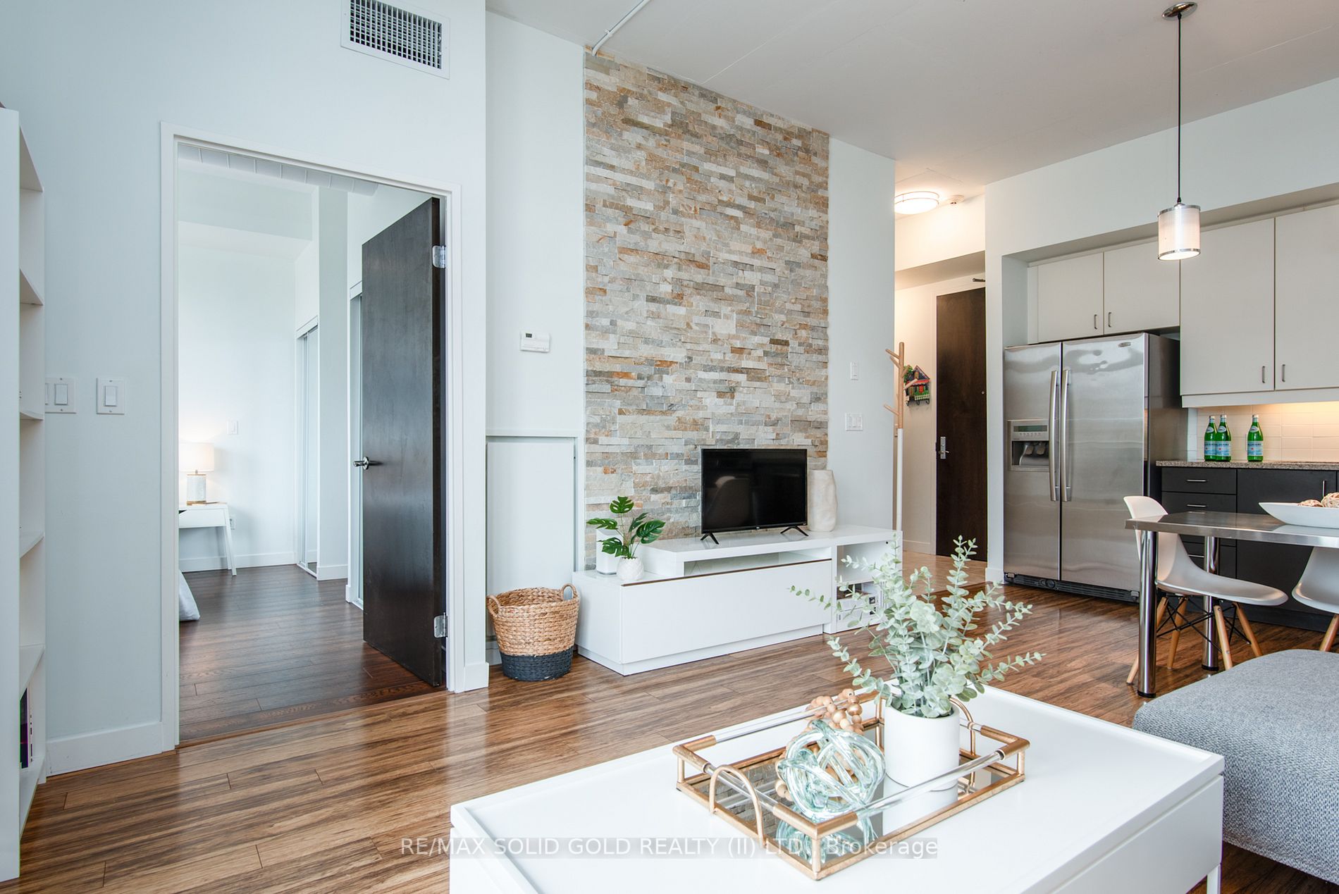 191 King St S, #405