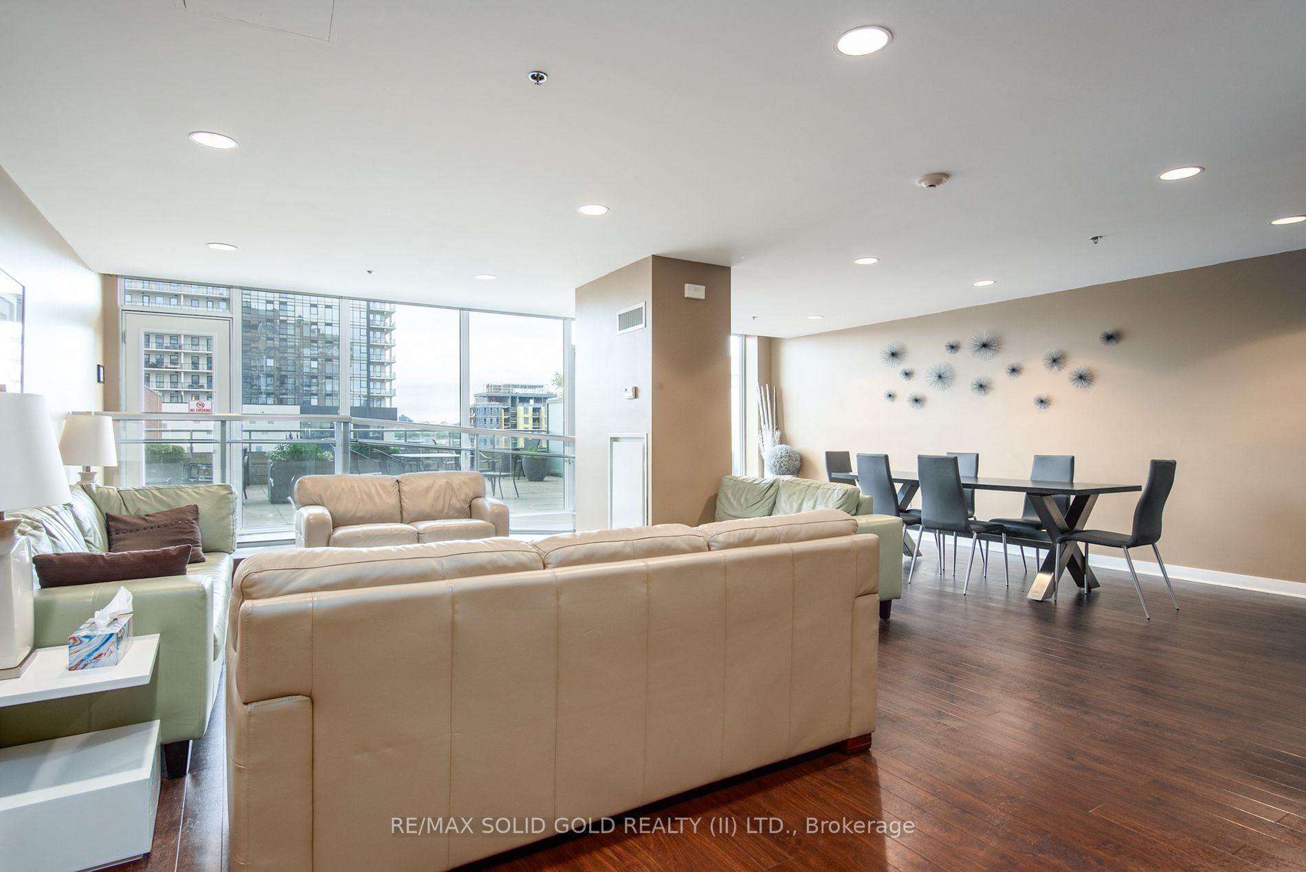 191 King St S, #405