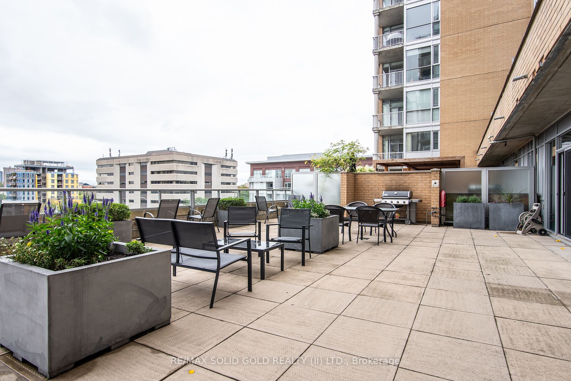 191 King St S, #405