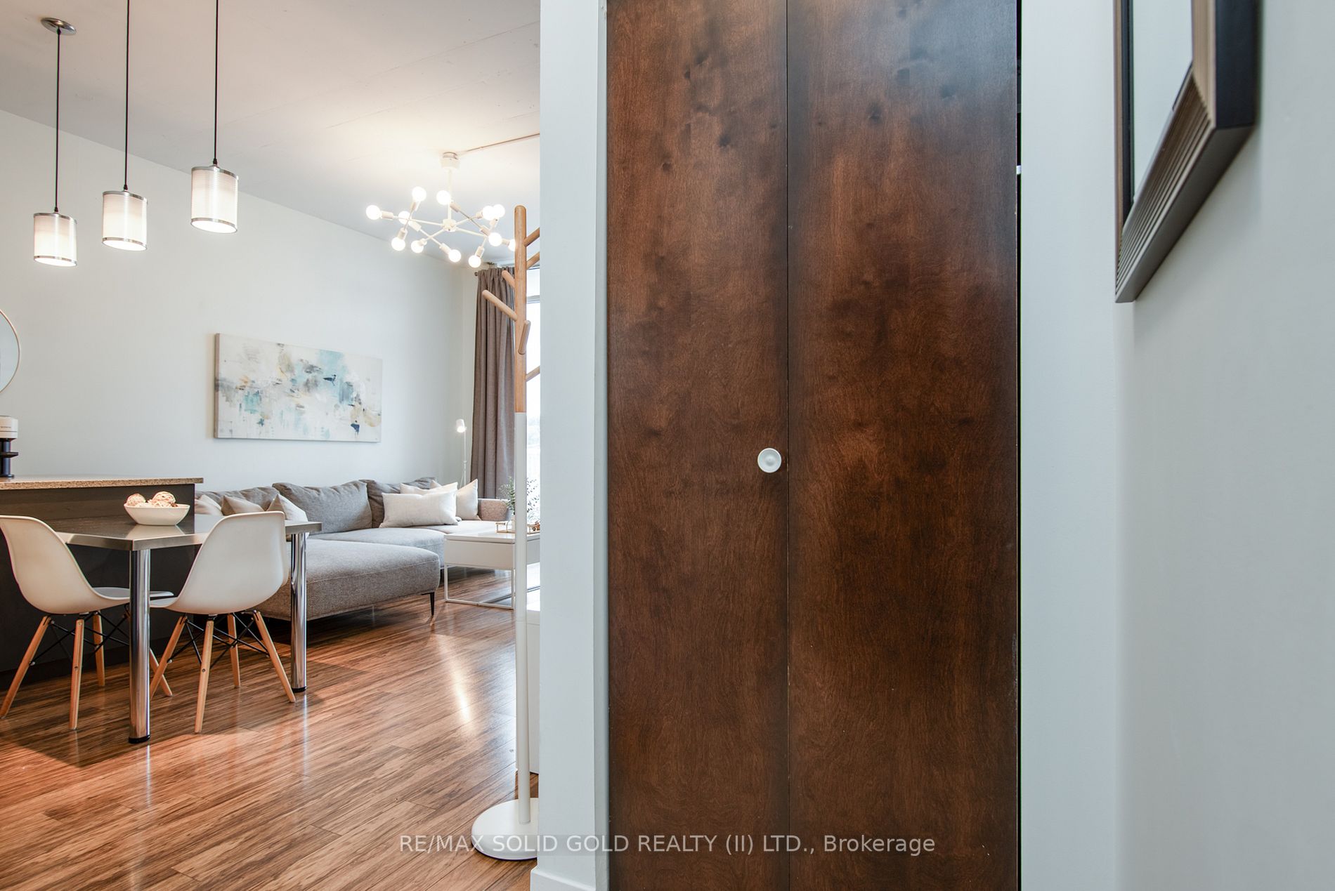191 King St S, #405