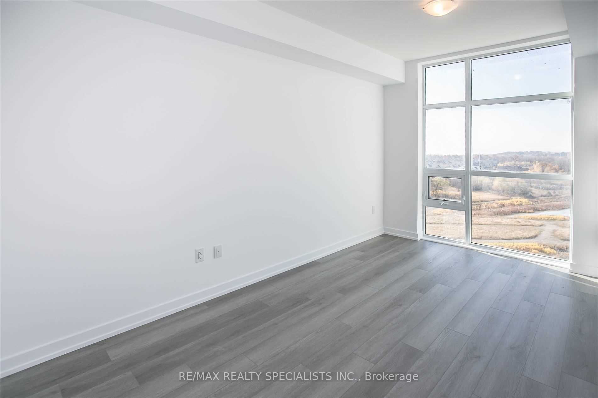 450 Dundas St E, #913