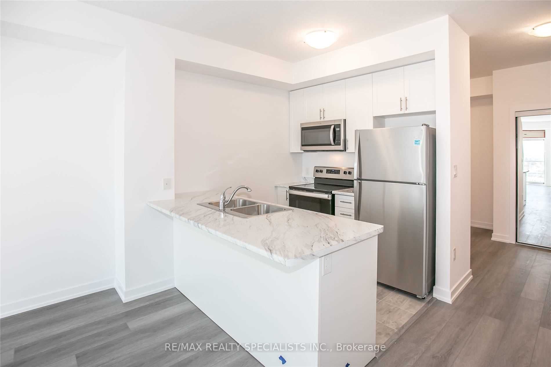 450 Dundas St E, #913
