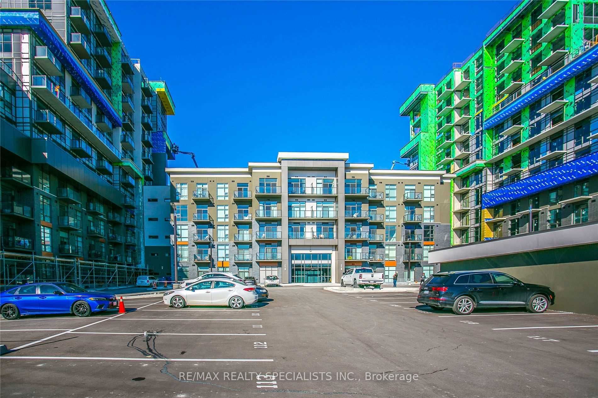 450 Dundas St E, #913