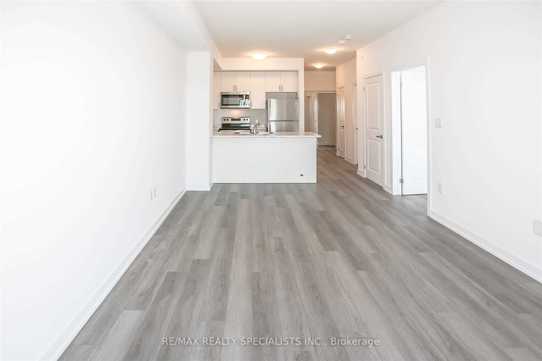 450 Dundas St E, #913