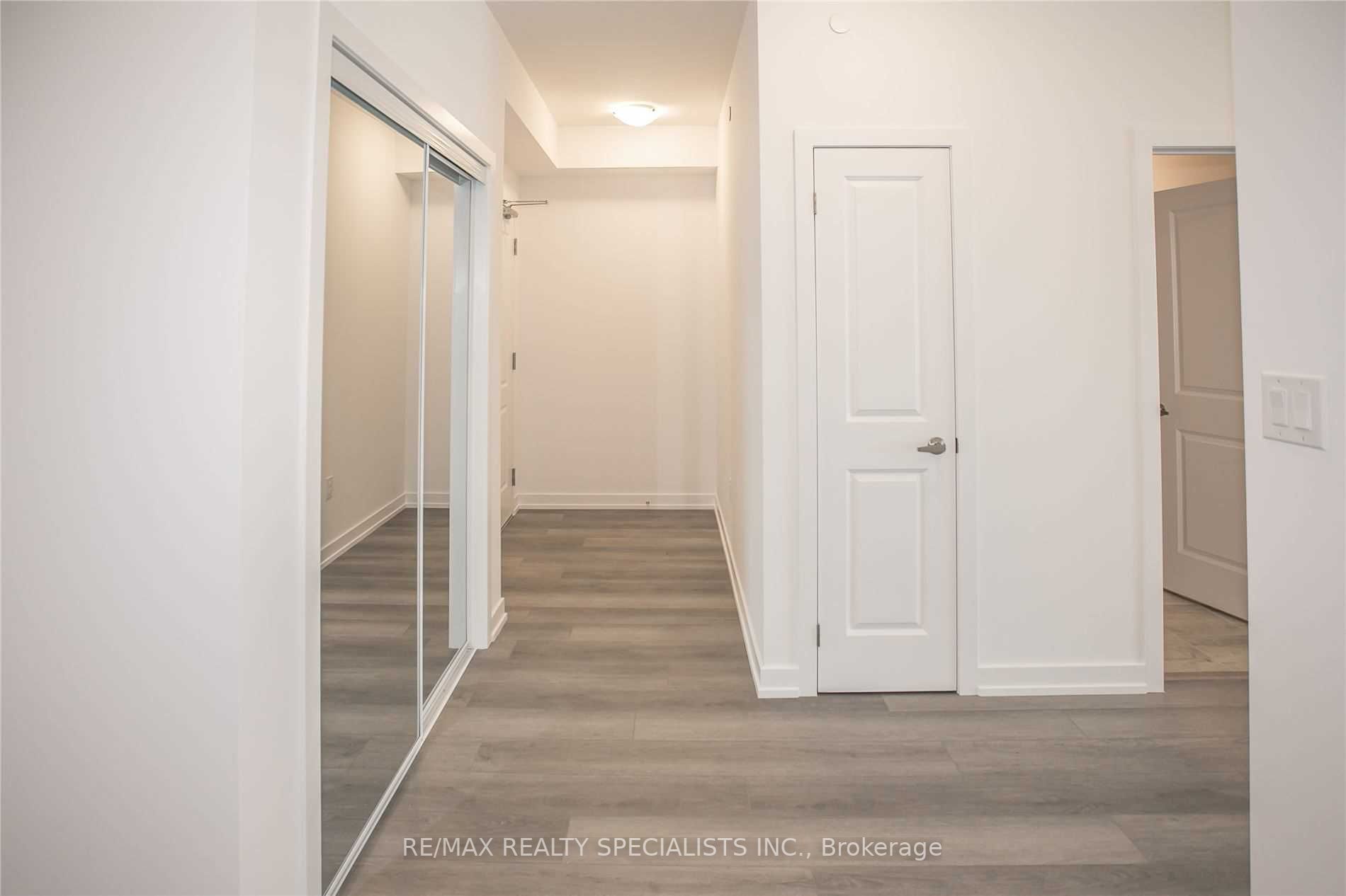 450 Dundas St E, #913