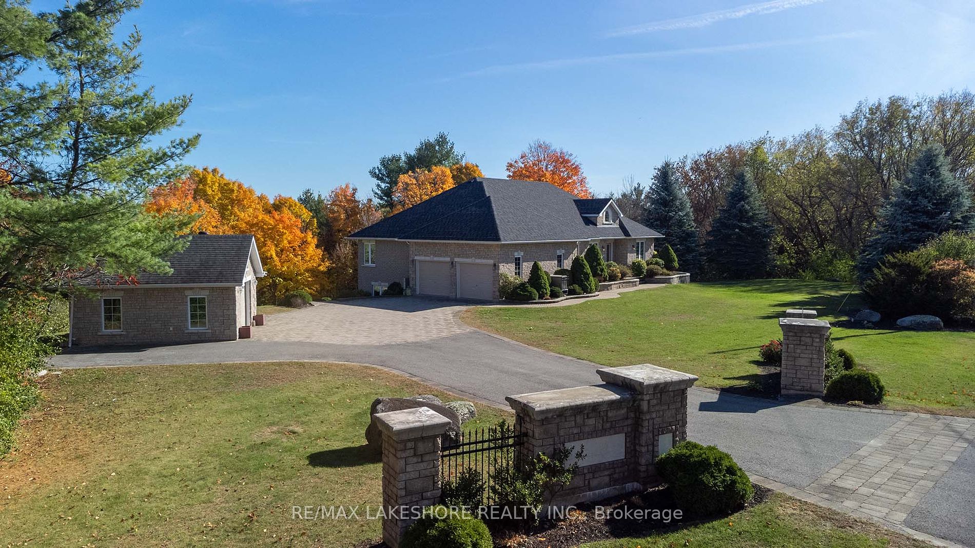 49 Skye Valley Dr