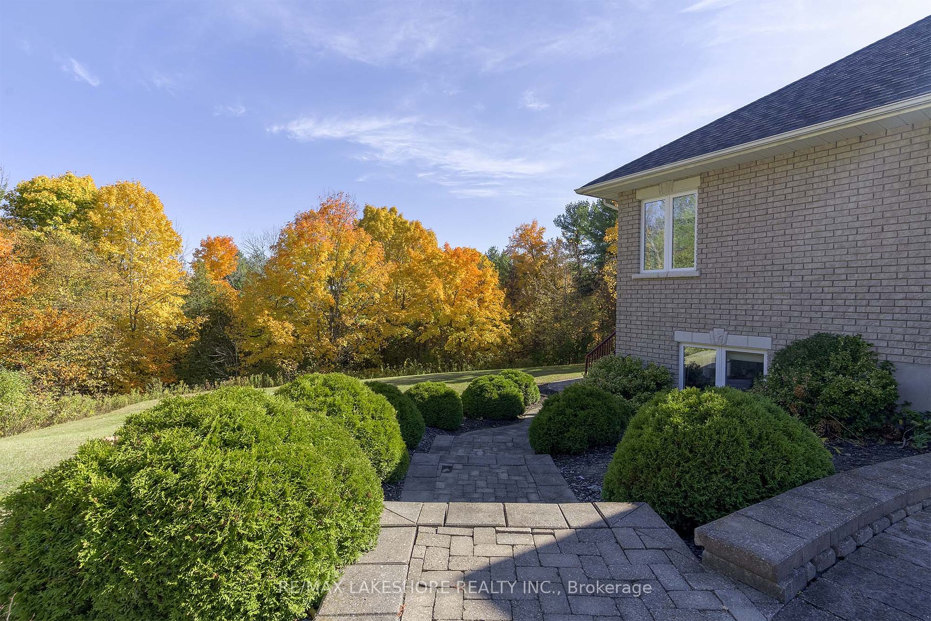 49 Skye Valley Dr