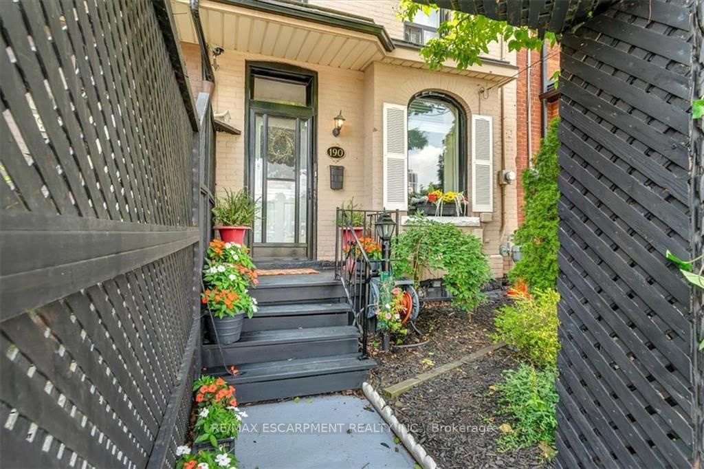 190 Forest Ave