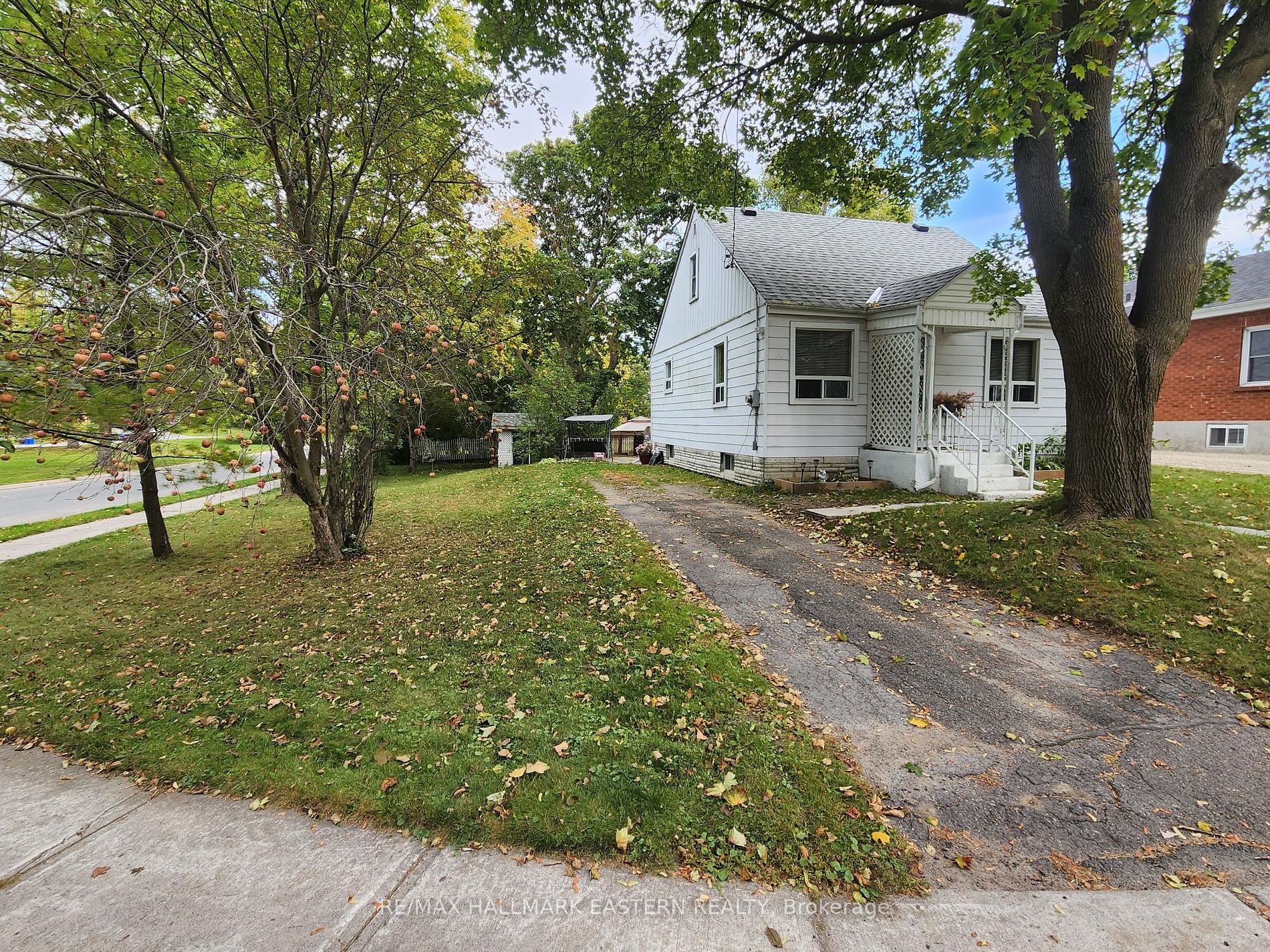 16 Cluxton St