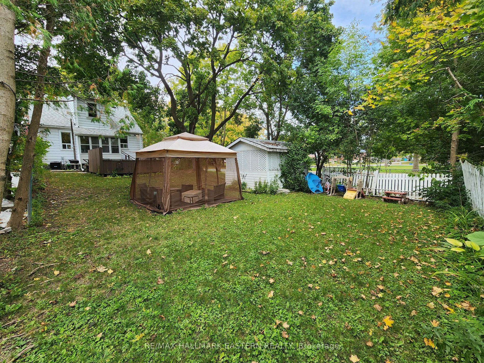 16 Cluxton St