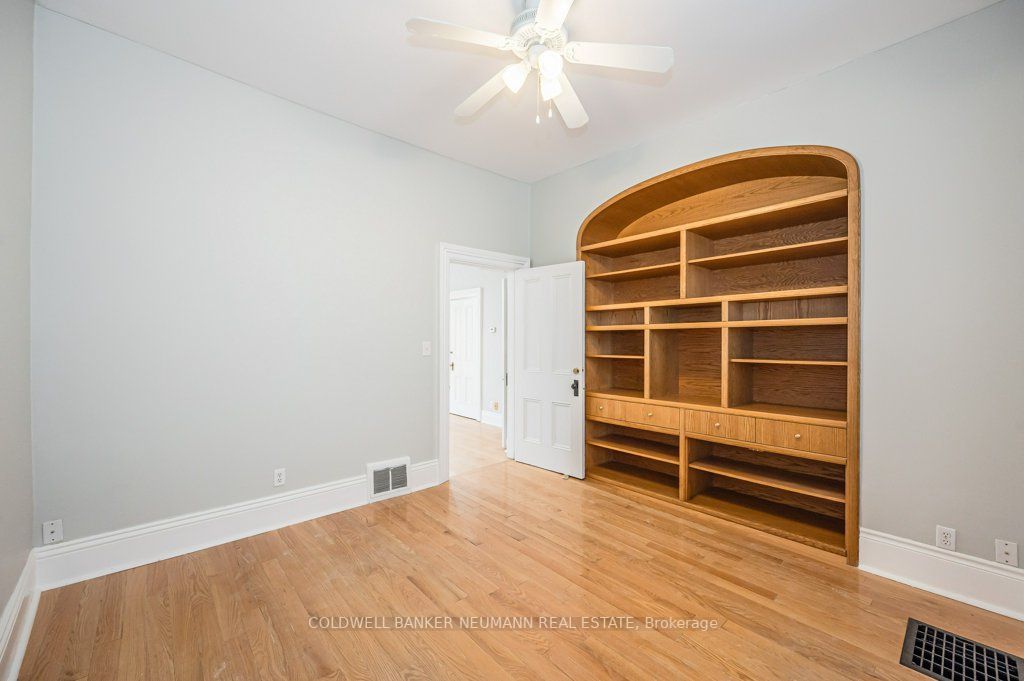 311 Woolwich St