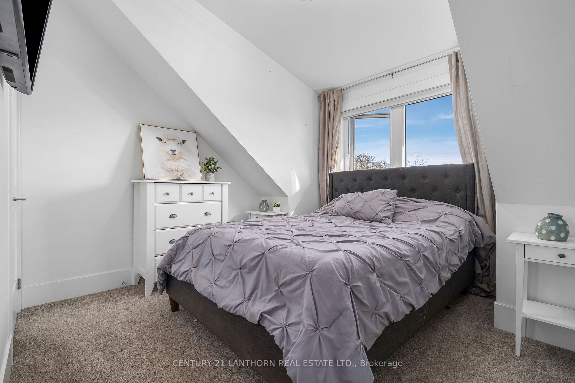 19009 Loyalist Pkwy